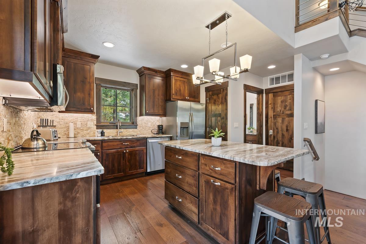 86 Golden Bar Ct, Donnelly, Idaho 83615, 3 Bedrooms, 4 Bathrooms, Residential For Sale, Price $1,369,000, 98998789