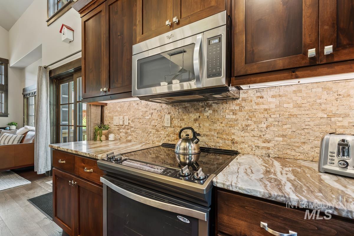 86 Golden Bar Ct, Donnelly, Idaho 83615, 3 Bedrooms, 4 Bathrooms, Residential For Sale, Price $1,369,000, 98998789