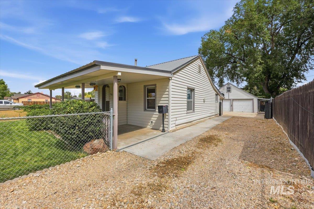 308 S Garland St, Nampa, Idaho 83686, 4 Bedrooms, 2 Bathrooms, Residential For Sale, Price $374,900, 98998791