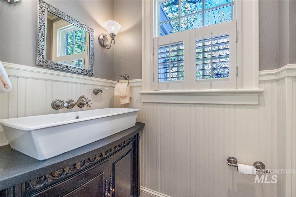 1424 E Warm Springs Ave, Boise, Idaho 83712, 4 Bedrooms, 2.5 Bathrooms, Residential For Sale, Price $1,475,000, 98998793