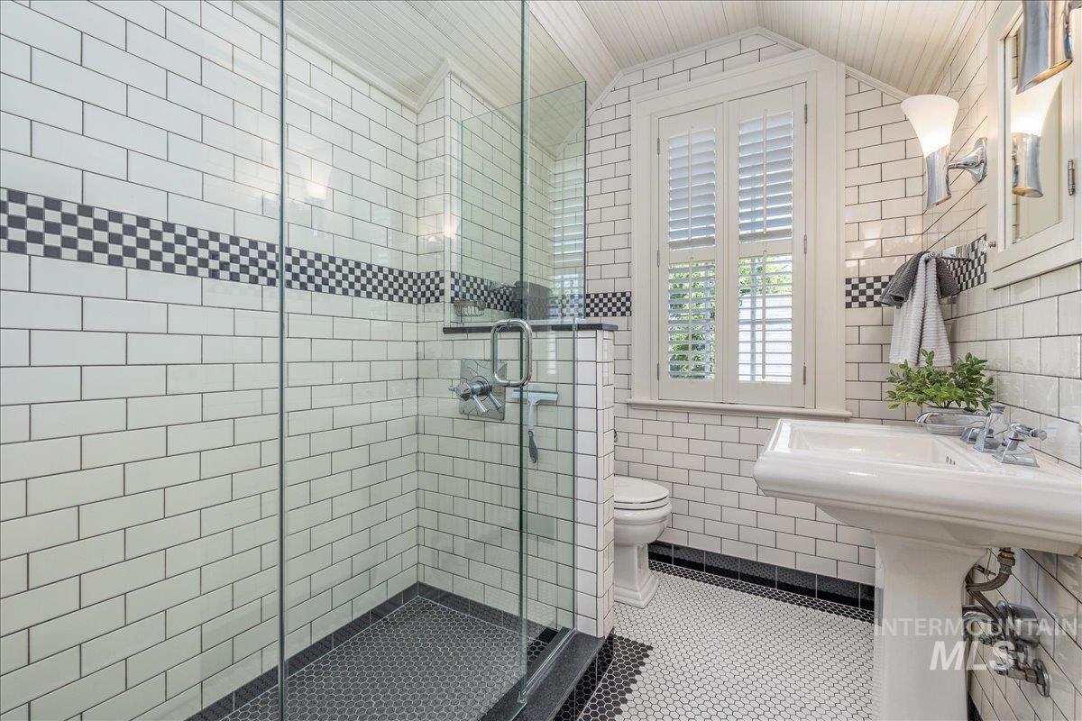1424 E Warm Springs Ave, Boise, Idaho 83712, 4 Bedrooms, 2.5 Bathrooms, Residential For Sale, Price $1,475,000, 98998793