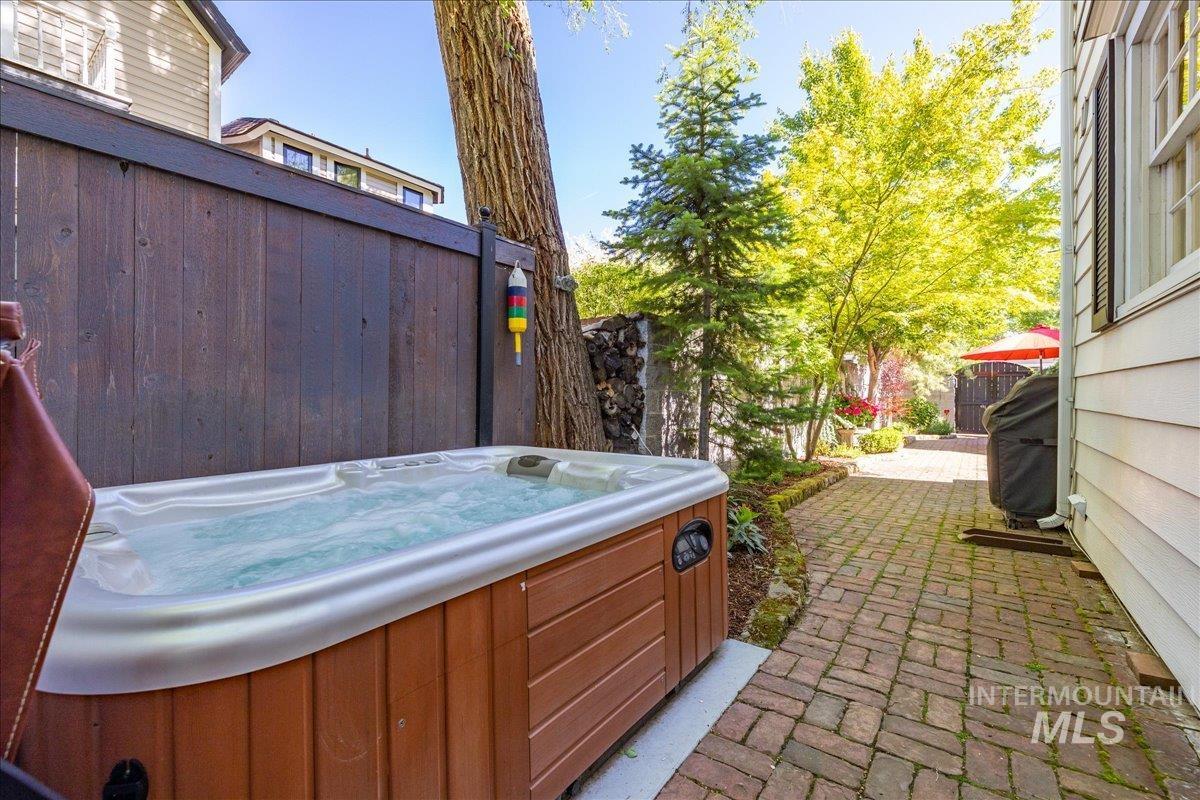 1424 E Warm Springs Ave, Boise, Idaho 83712, 4 Bedrooms, 2.5 Bathrooms, Residential For Sale, Price $1,475,000, 98998793