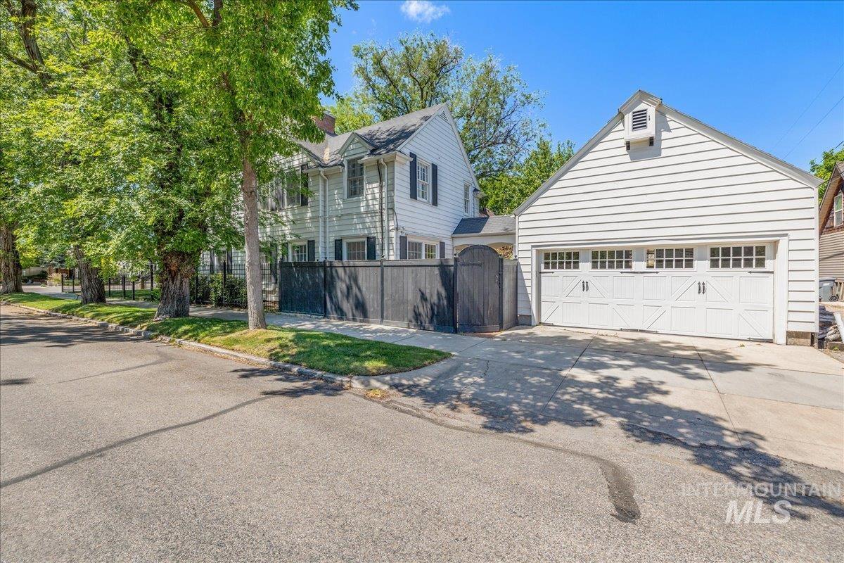 1424 E Warm Springs Ave, Boise, Idaho 83712, 4 Bedrooms, 2.5 Bathrooms, Residential For Sale, Price $1,475,000, 98998793