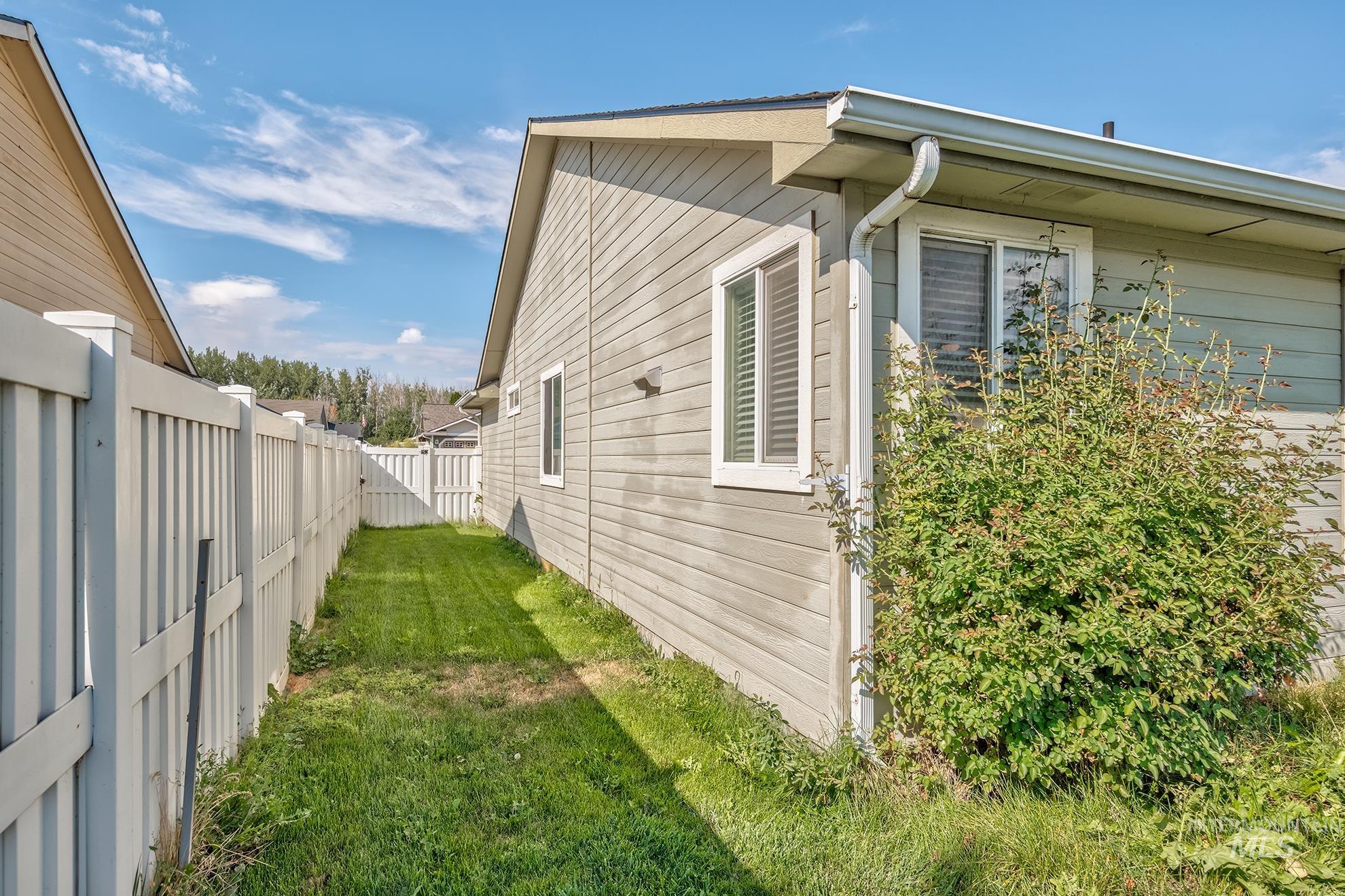 1006 Mallard St, Fruitland, Idaho 83619, 3 Bedrooms, 2 Bathrooms, Residential For Sale, Price $349,000, 98998795