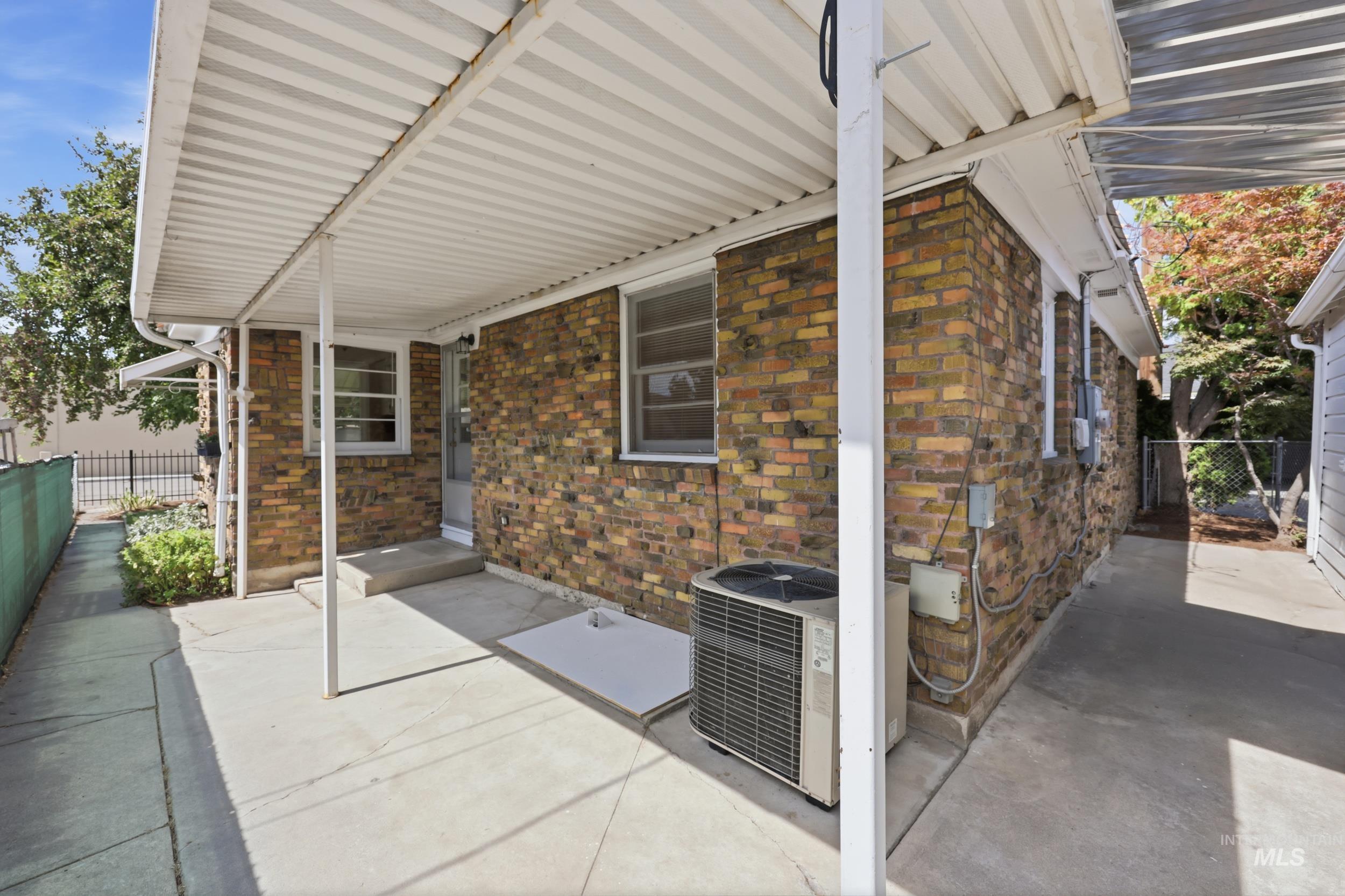 824 S Robert St., Boise, Idaho 83705, 2 Bedrooms, 1 Bathroom, Residential For Sale, Price $399,900, 98998796