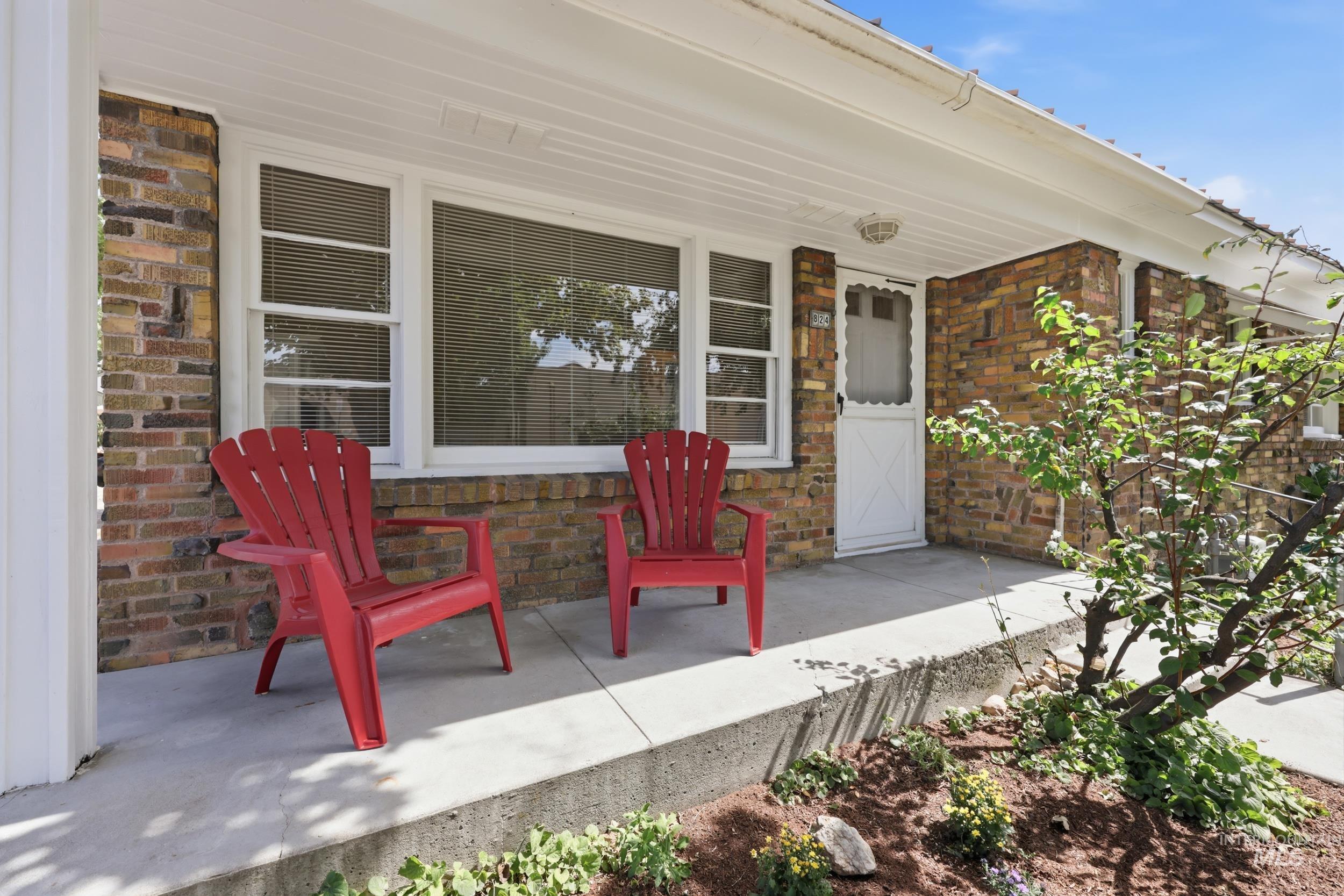 824 S Robert St., Boise, Idaho 83705, 2 Bedrooms, 1 Bathroom, Residential For Sale, Price $399,900, 98998796