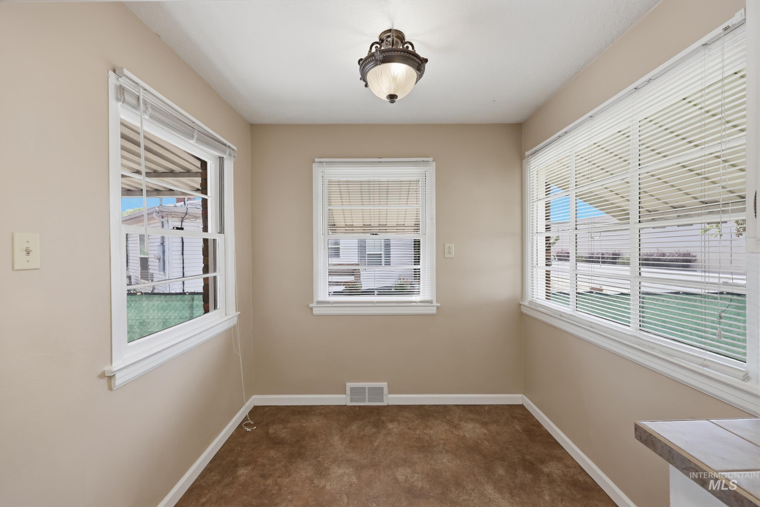 824 S Robert St., Boise, Idaho 83705, 2 Bedrooms, 1 Bathroom, Residential For Sale, Price $399,900, 98998796