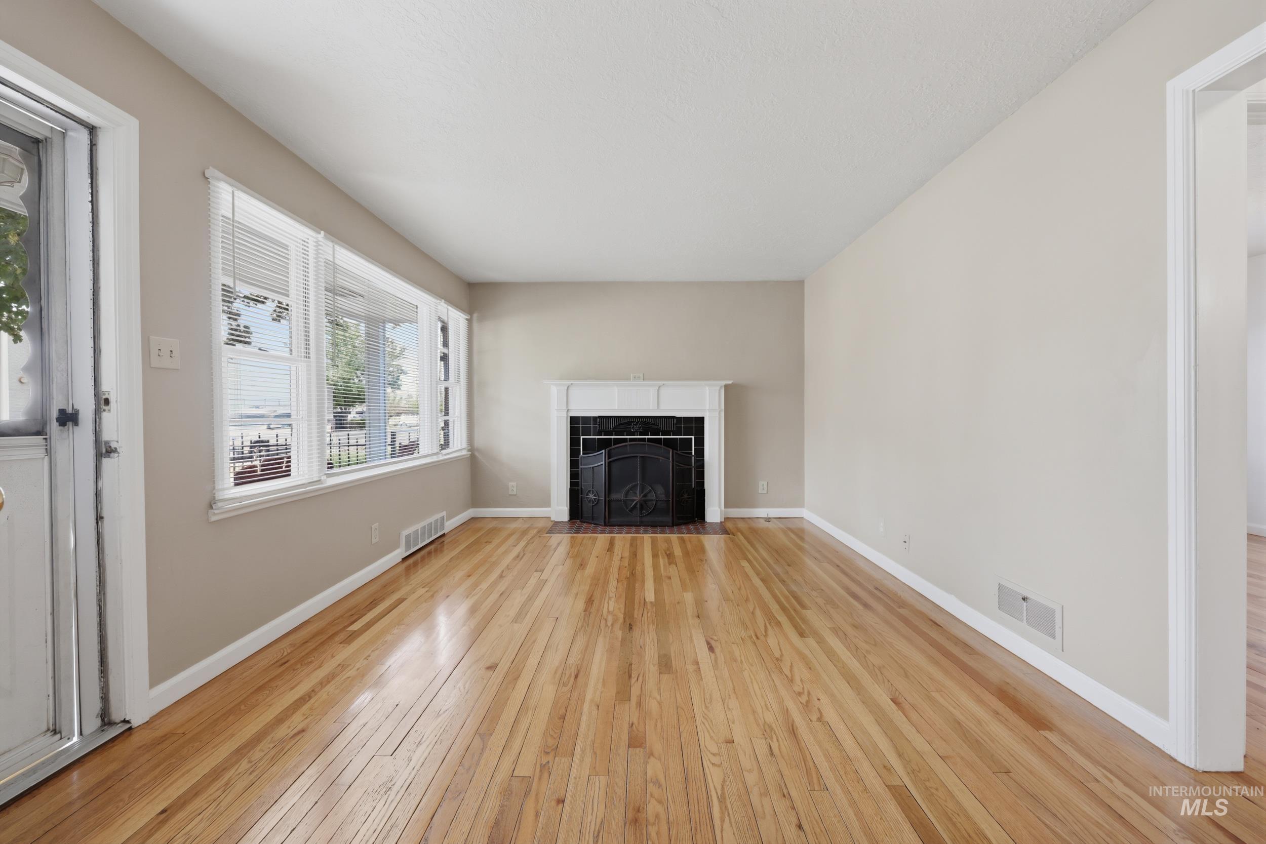 824 S Robert St., Boise, Idaho 83705, 2 Bedrooms, 1 Bathroom, Residential For Sale, Price $399,900, 98998796