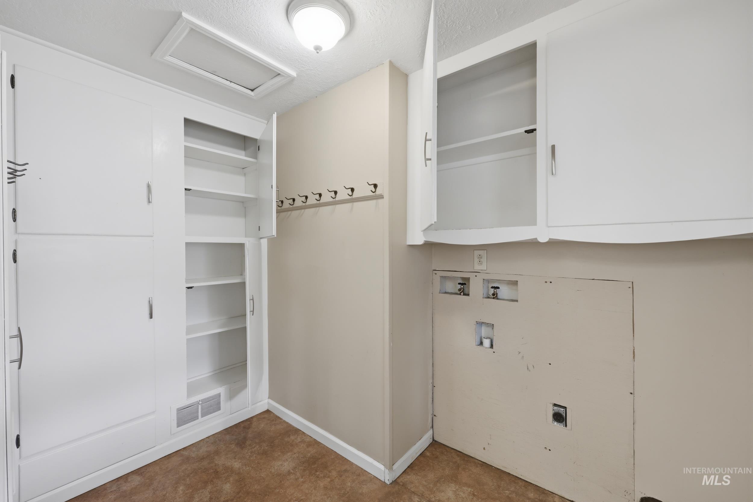 824 S Robert St., Boise, Idaho 83705, 2 Bedrooms, 1 Bathroom, Residential For Sale, Price $399,900, 98998796