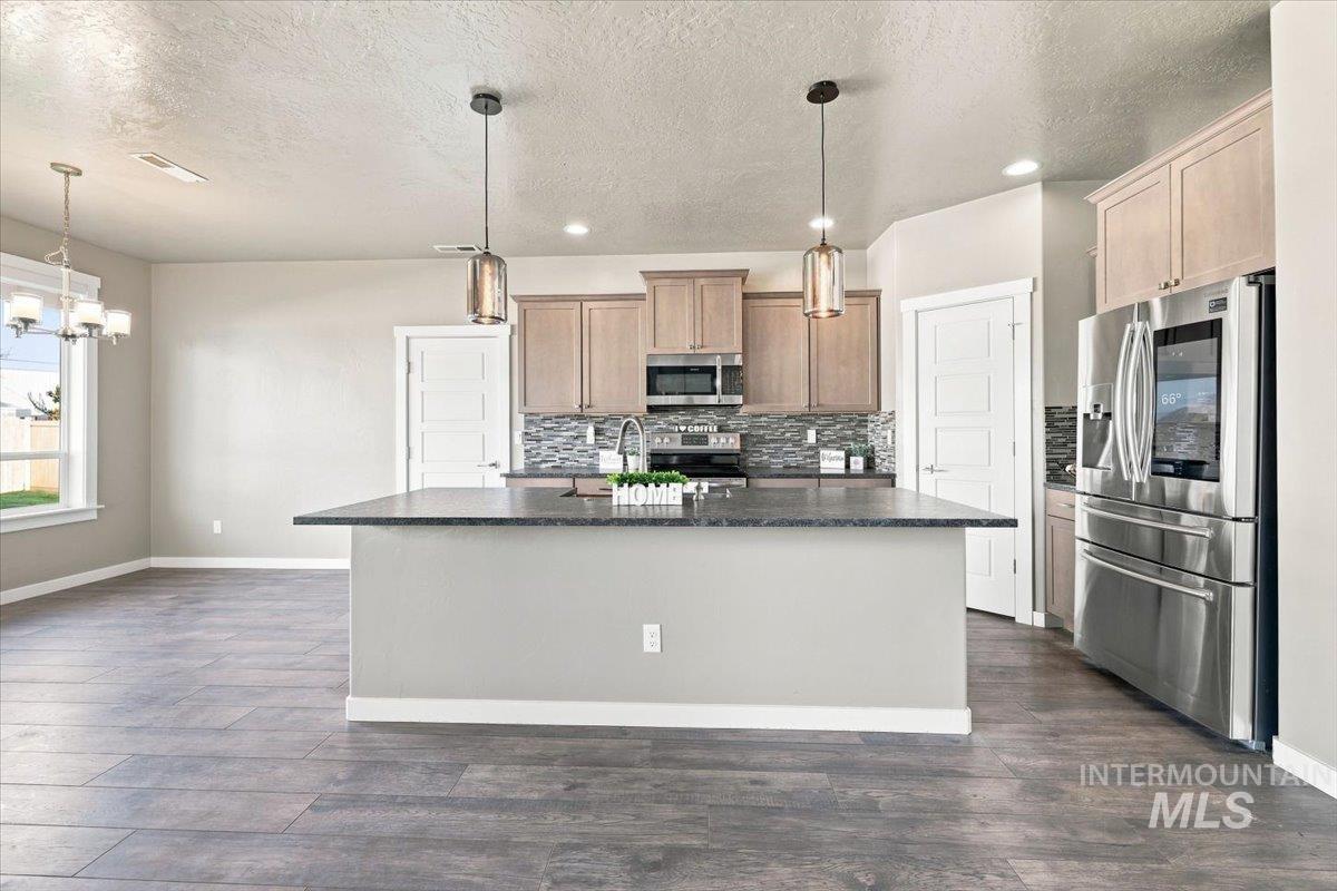 8873 S Royal Gala Ave., Kuna, Idaho 83634, 5 Bedrooms, 2.5 Bathrooms, Residential For Sale, Price $520,000, 98998801