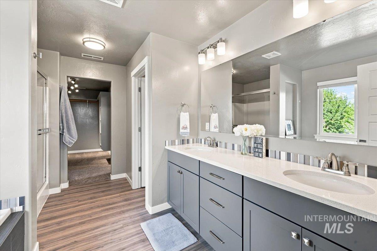 8873 S Royal Gala Ave., Kuna, Idaho 83634, 5 Bedrooms, 2.5 Bathrooms, Residential For Sale, Price $520,000, 98998801