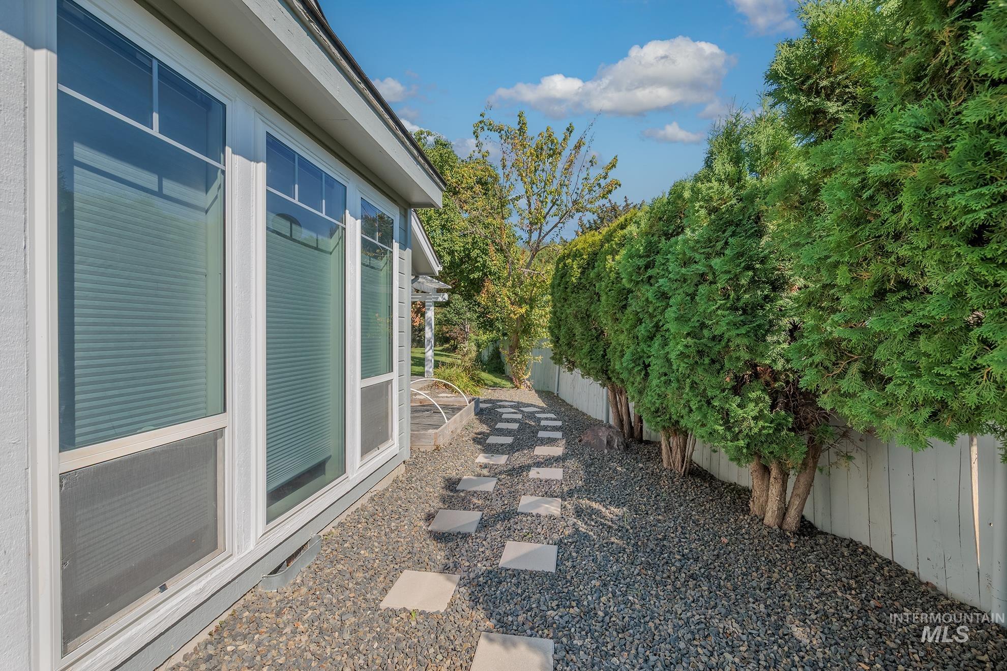 1823 Ray Ave, Caldwell, Idaho 83605, 3 Bedrooms, 2 Bathrooms, Residential For Sale, Price $384,900, 98998804