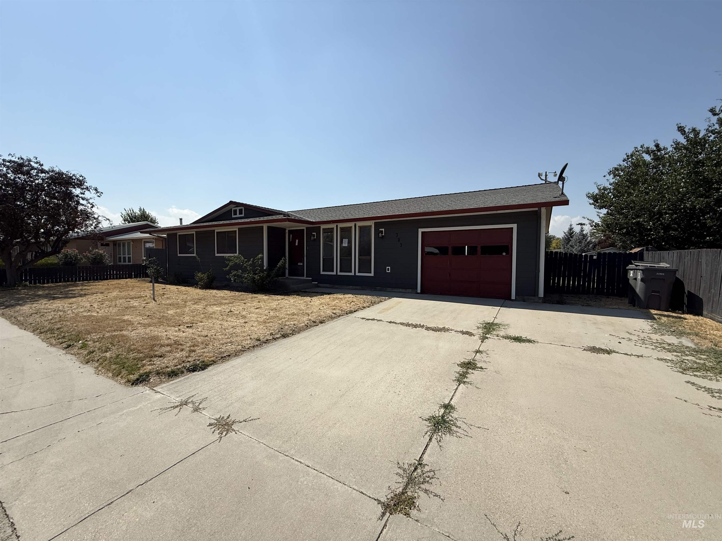 303 S 5th St W, Homedale, Idaho 83628, 3 Bedrooms, 2 Bathrooms, Residential For Sale, Price $333,000, 98998805