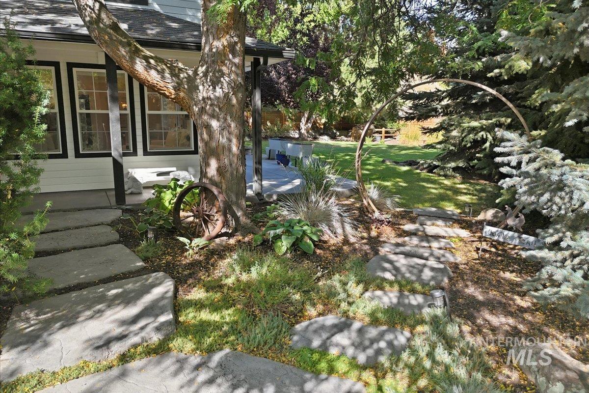 948 E Monarch St, Eagle, Idaho 83616, 4 Bedrooms, 3 Bathrooms, Residential For Sale, Price $949,000, 98998808