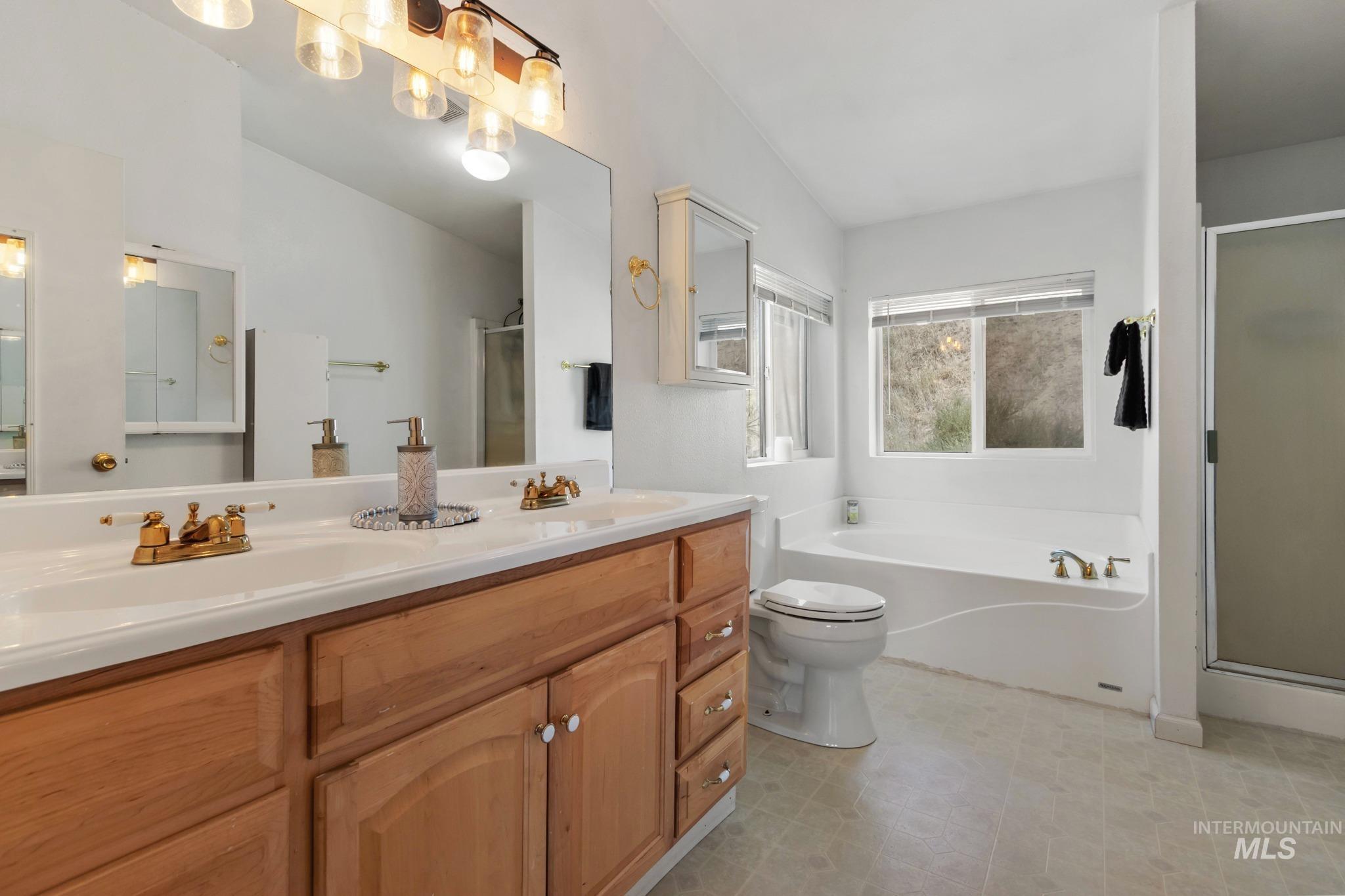 33 Turkey Lane, Boise, Idaho 83716, 4 Bedrooms, 2 Bathrooms, Residential For Sale, Price $349,999,MLS 98998810