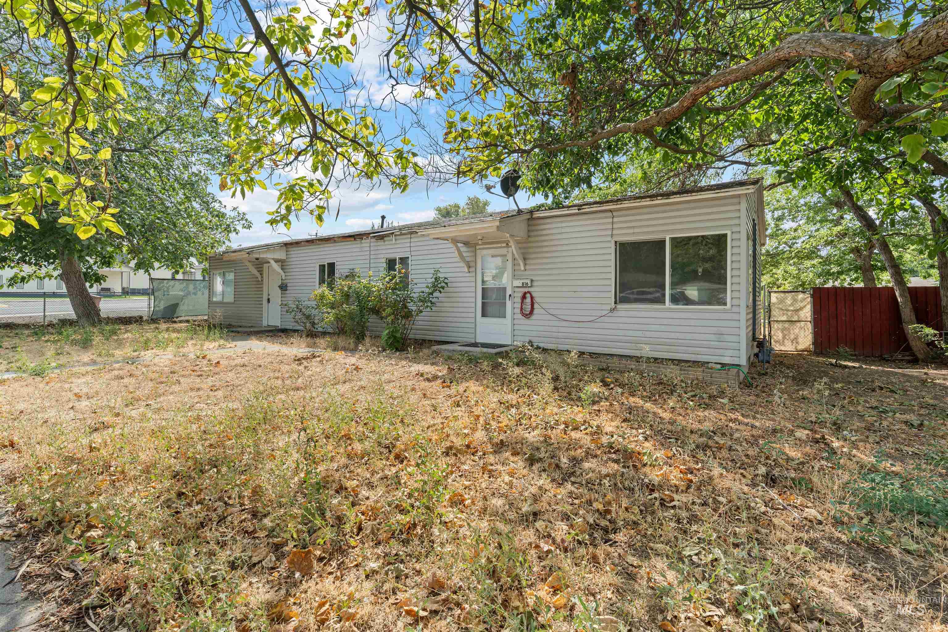 816-818 9th Street, Clarkston, Washington 99403, 2 Bedrooms, 1 Bathroom, Residential Income For Sale, Price $300,000, 98998821