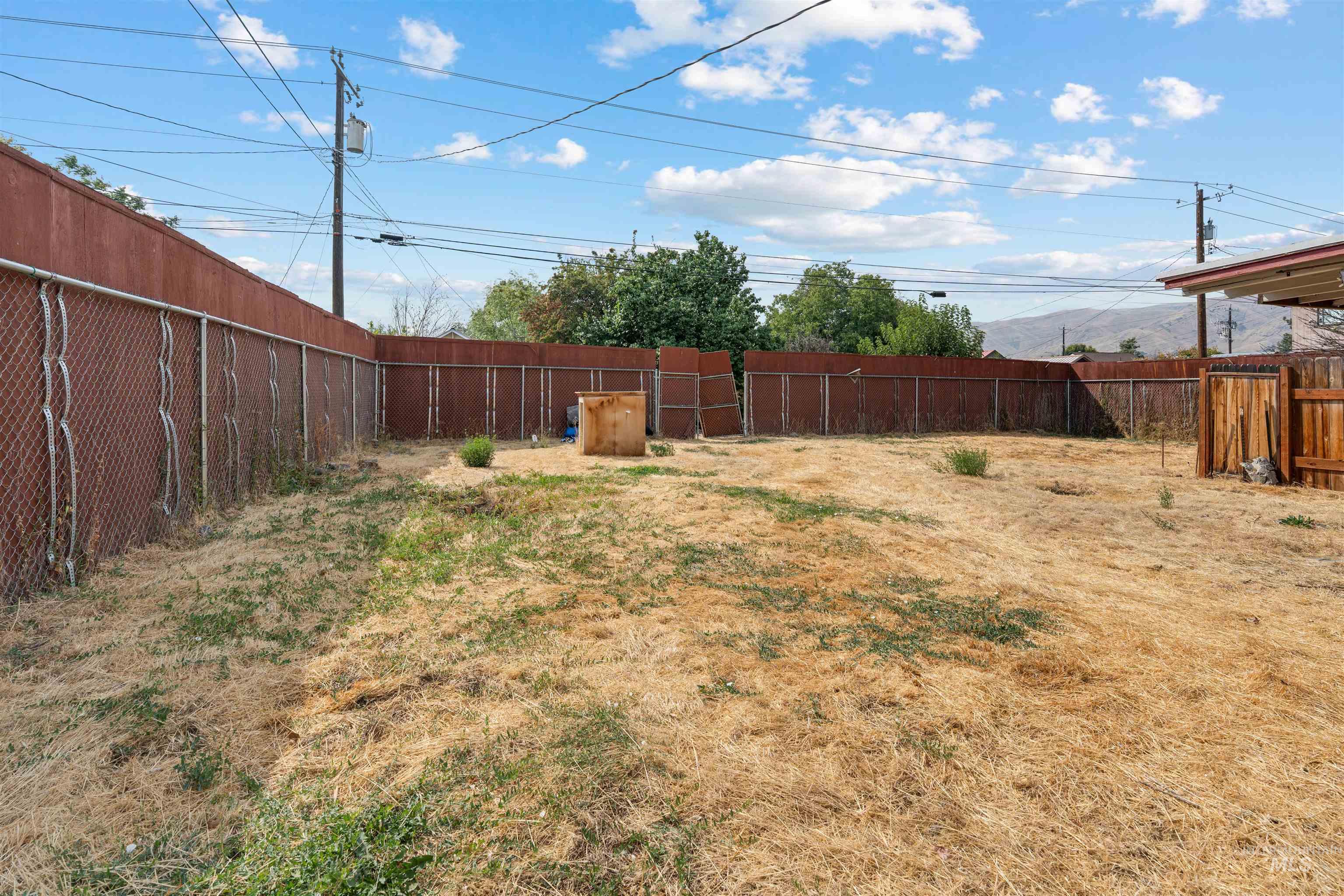 816-818 9th Street, Clarkston, Washington 99403, 2 Bedrooms, 1 Bathroom, Residential Income For Sale, Price $300,000, 98998821