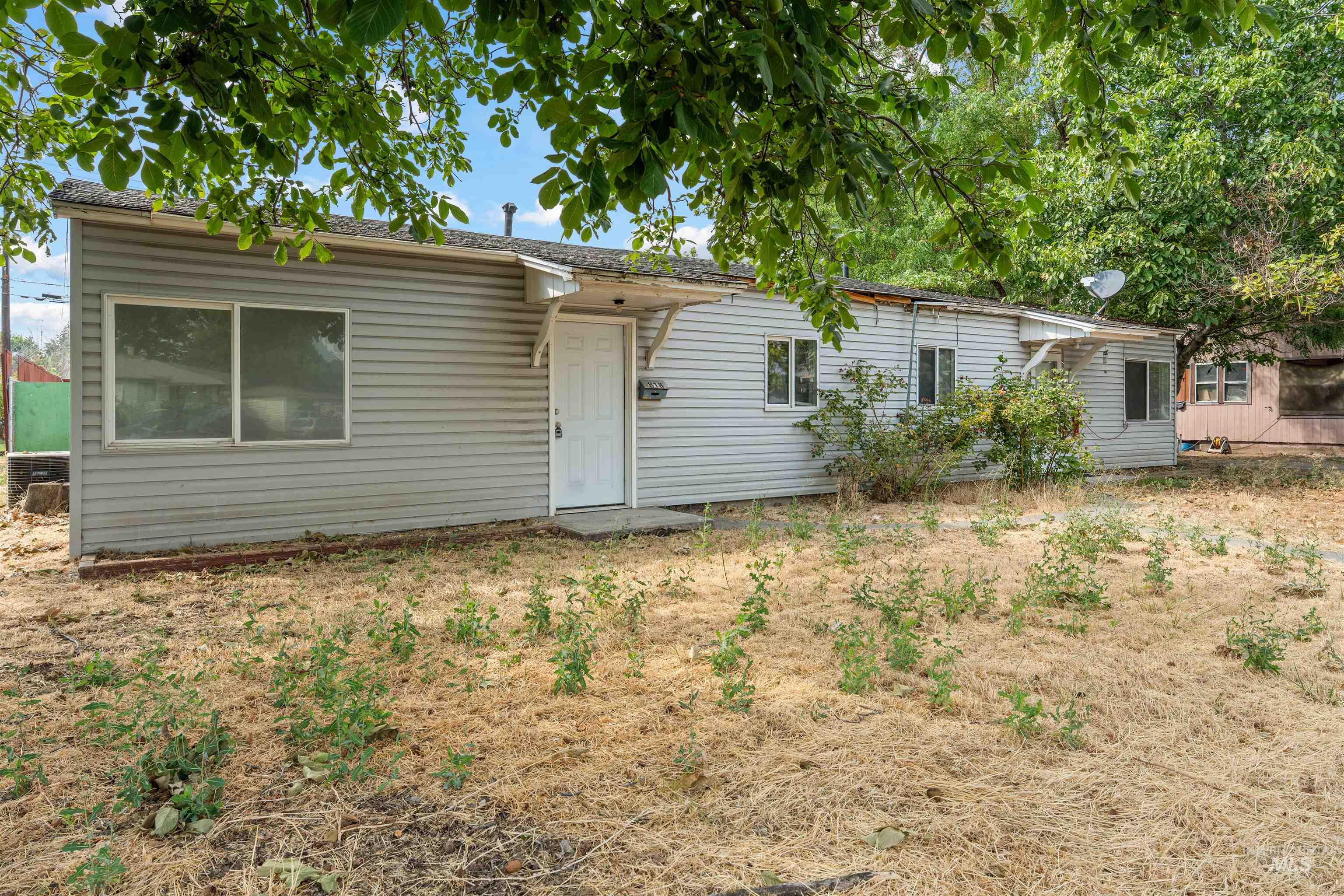 816-818 9th Street, Clarkston, Washington 99403, 2 Bedrooms, 1 Bathroom, Residential Income For Sale, Price $300,000, 98998821