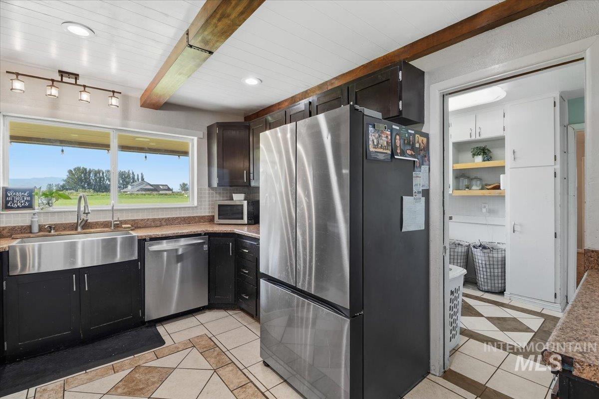 19 E 100 S, Rupert, Idaho 83350, 3 Bedrooms, 2.5 Bathrooms, Residential For Sale, Price $480,000, 98998826