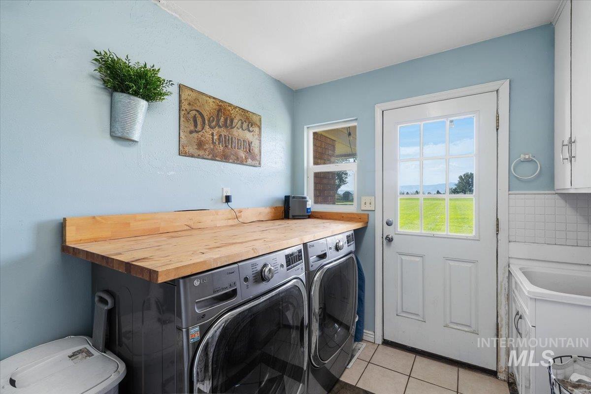 19 E 100 S, Rupert, Idaho 83350, 3 Bedrooms, 2.5 Bathrooms, Residential For Sale, Price $480,000, 98998826