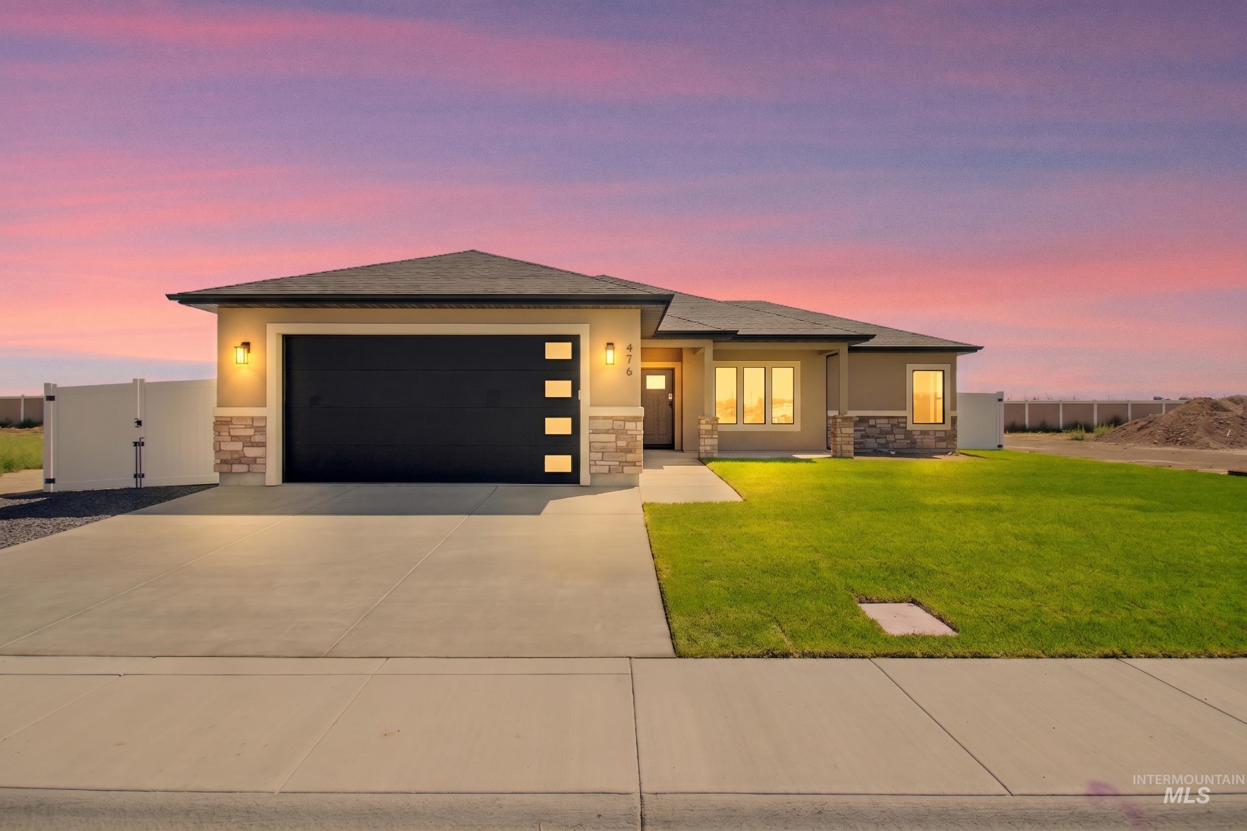 476 Sunspot, Twin Falls, Idaho 83301, 4 Bedrooms, 2 Bathrooms, Residential For Sale, Price $435,000, 98998827
