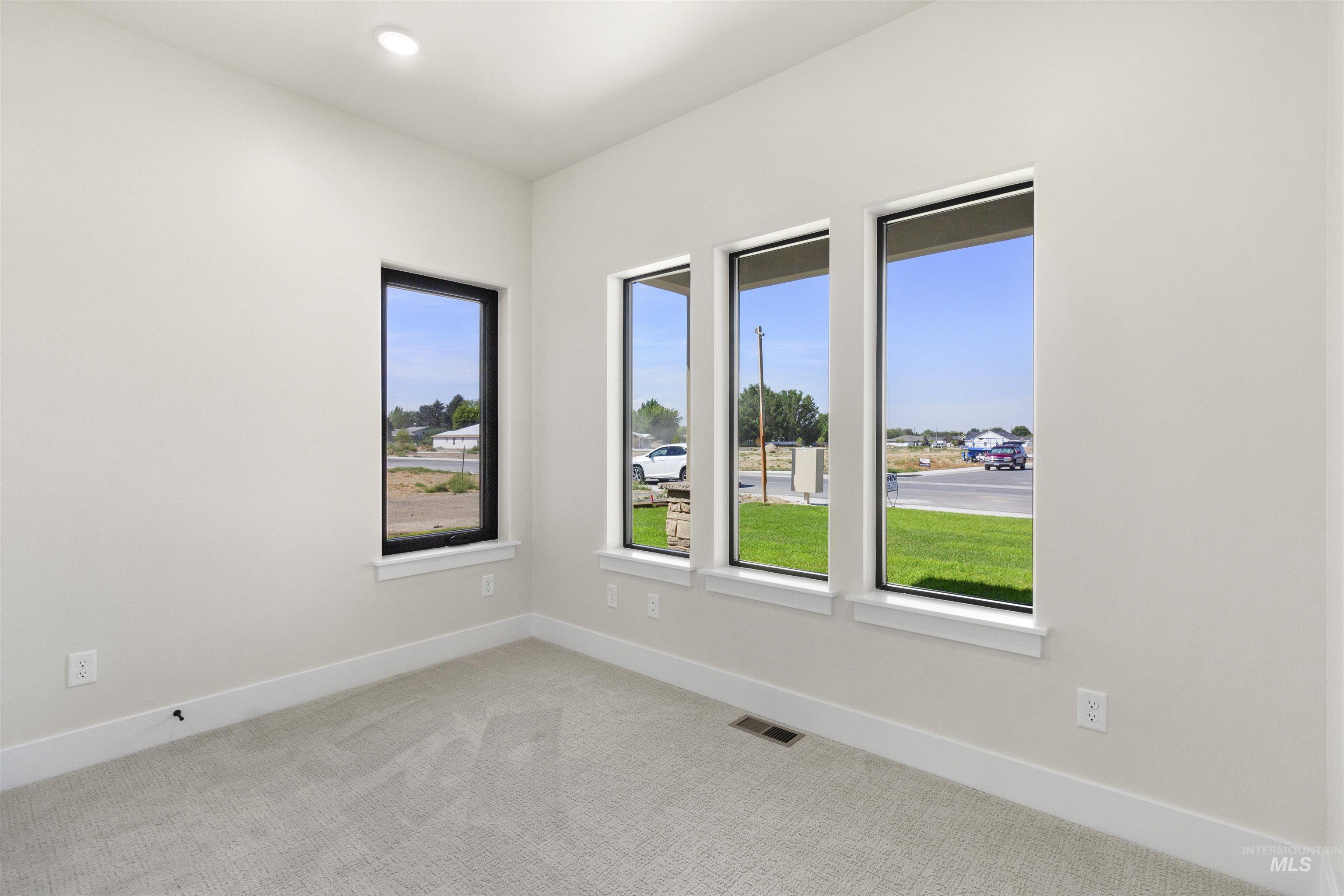 476 Sunspot, Twin Falls, Idaho 83301, 4 Bedrooms, 2 Bathrooms, Residential For Sale, Price $435,000, 98998827