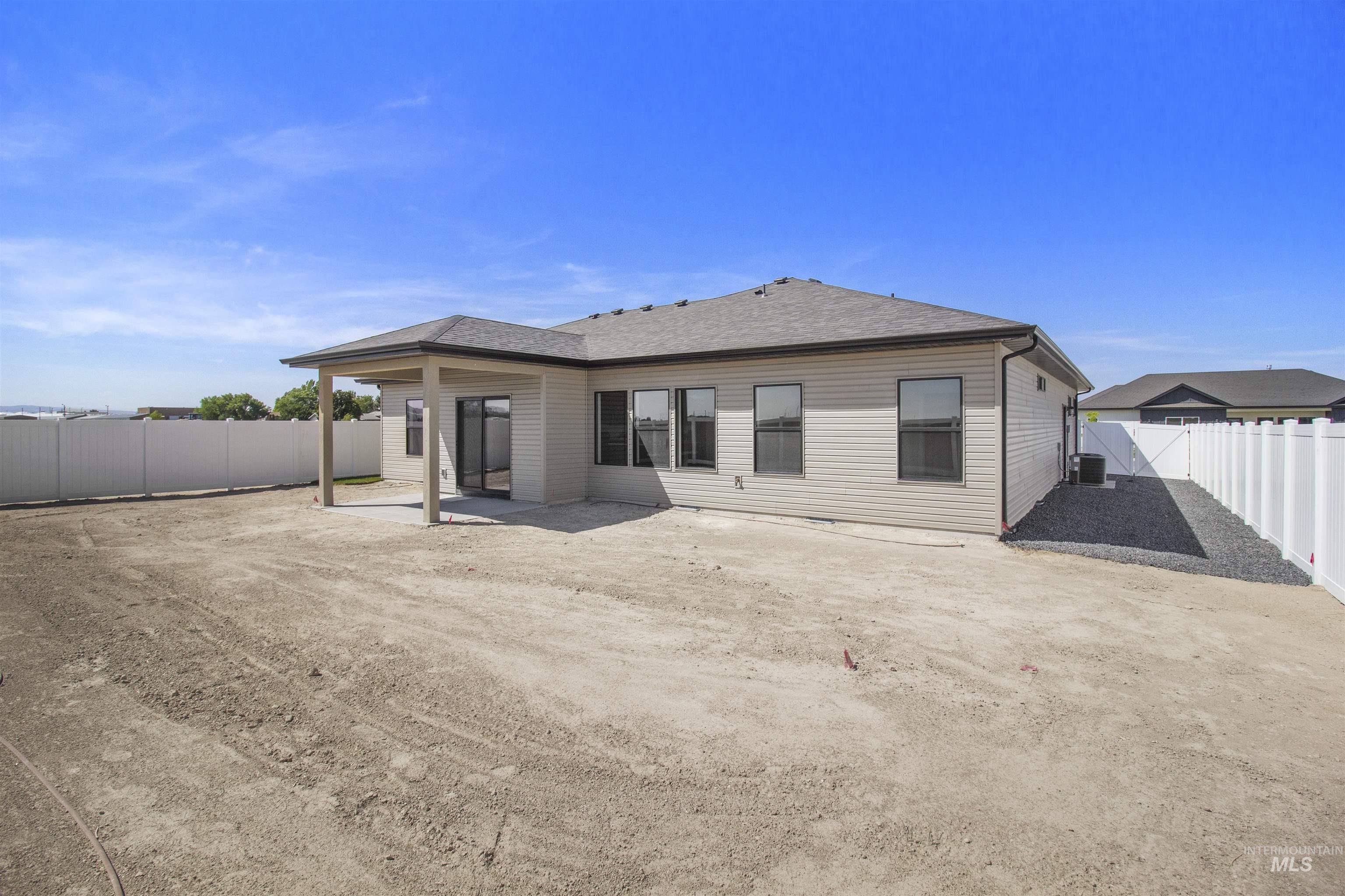 476 Sunspot, Twin Falls, Idaho 83301, 4 Bedrooms, 2 Bathrooms, Residential For Sale, Price $435,000, 98998827