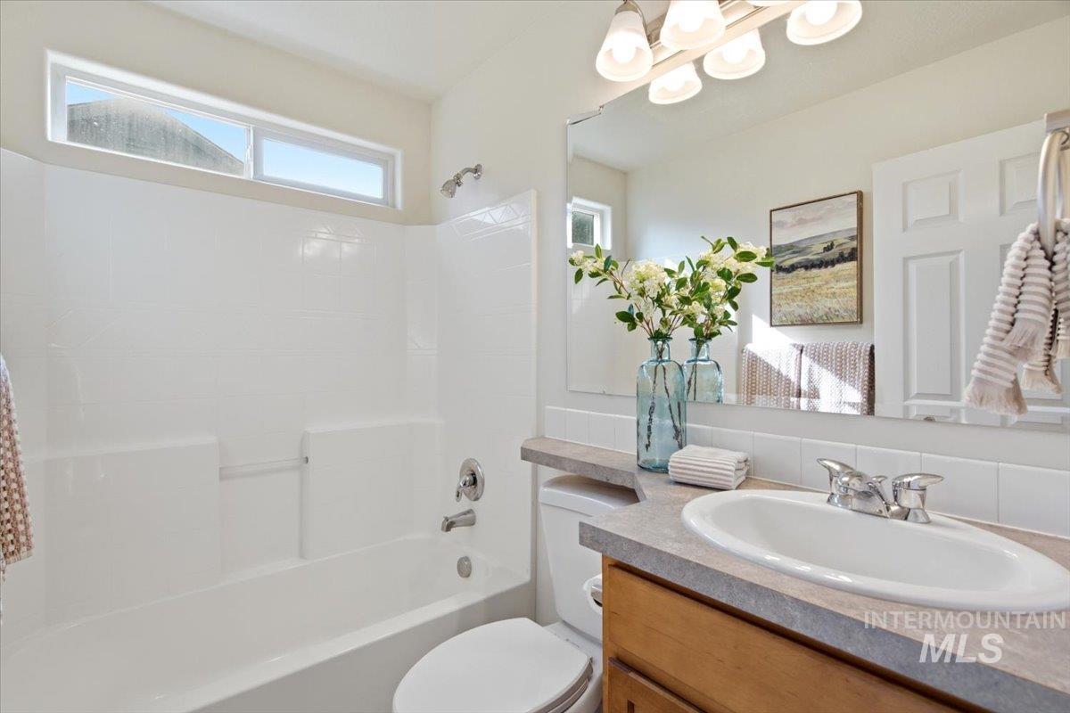 11926 Emerson St, Caldwell, Idaho 83605, 3 Bedrooms, 2 Bathrooms, Residential For Sale, Price $349,900,MLS 98998829