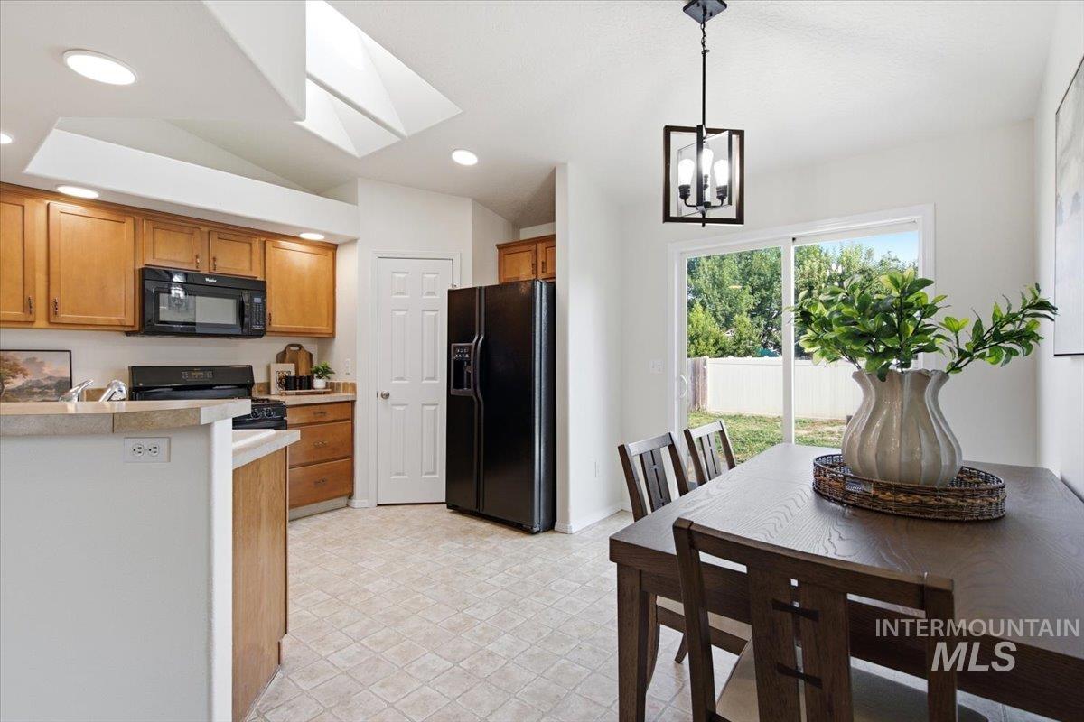 11926 Emerson St, Caldwell, Idaho 83605, 3 Bedrooms, 2 Bathrooms, Residential For Sale, Price $349,900,MLS 98998829