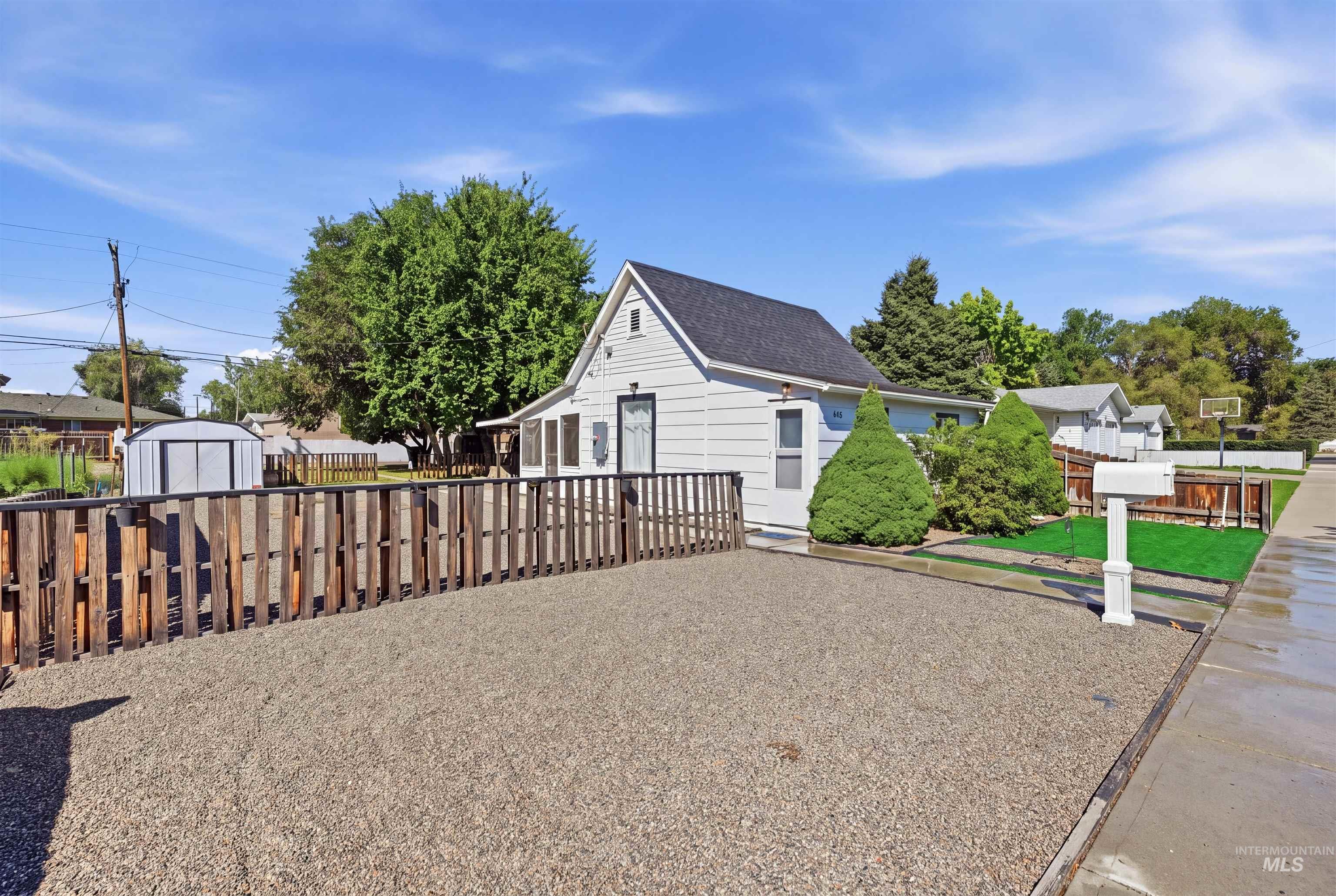645 N 4Th E, Mountain Home, Idaho 83647, 2 Bedrooms, 1 Bathroom, Residential For Sale, Price $180,000,MLS 98998831