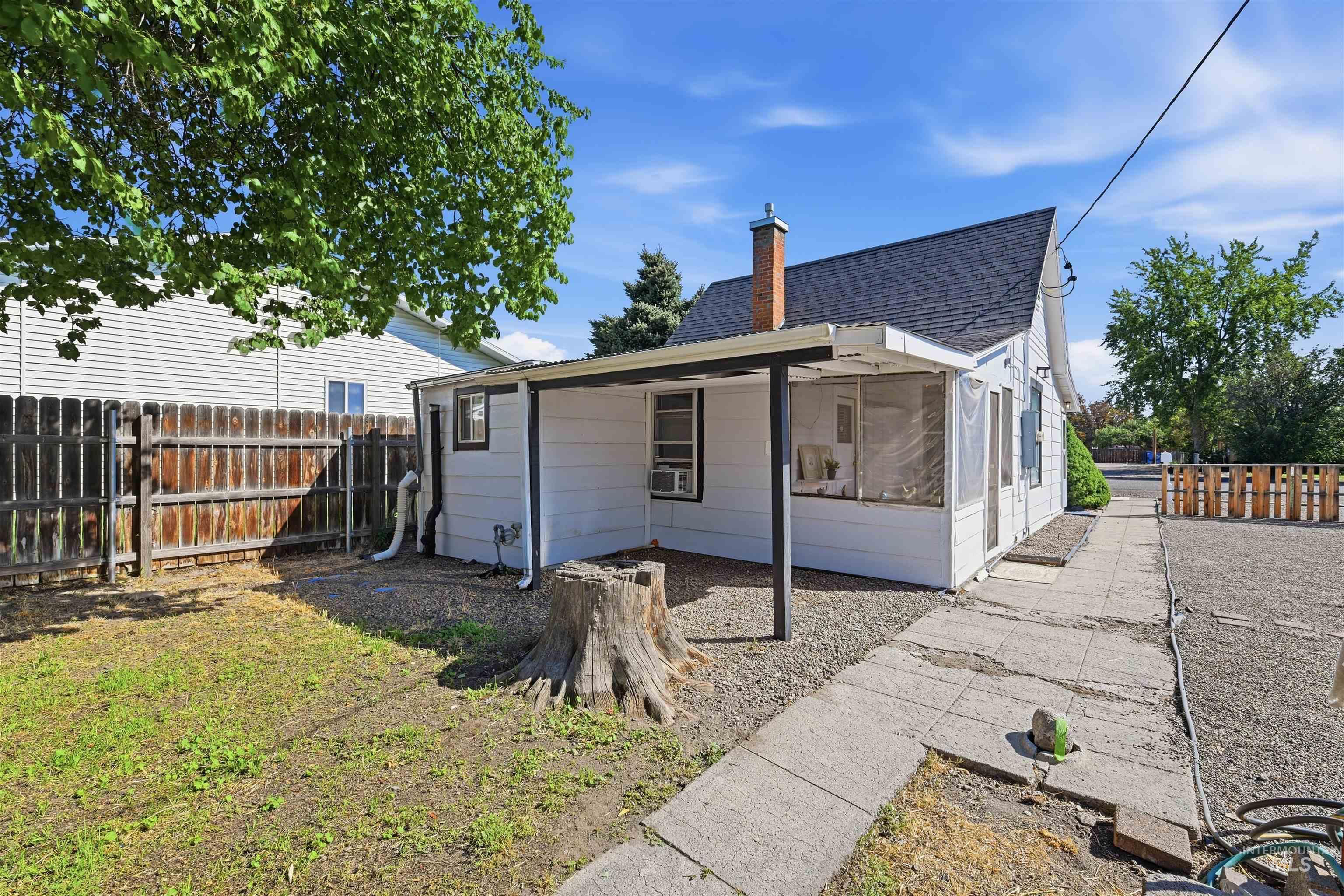 645 N 4Th E, Mountain Home, Idaho 83647, 2 Bedrooms, 1 Bathroom, Residential For Sale, Price $180,000,MLS 98998831