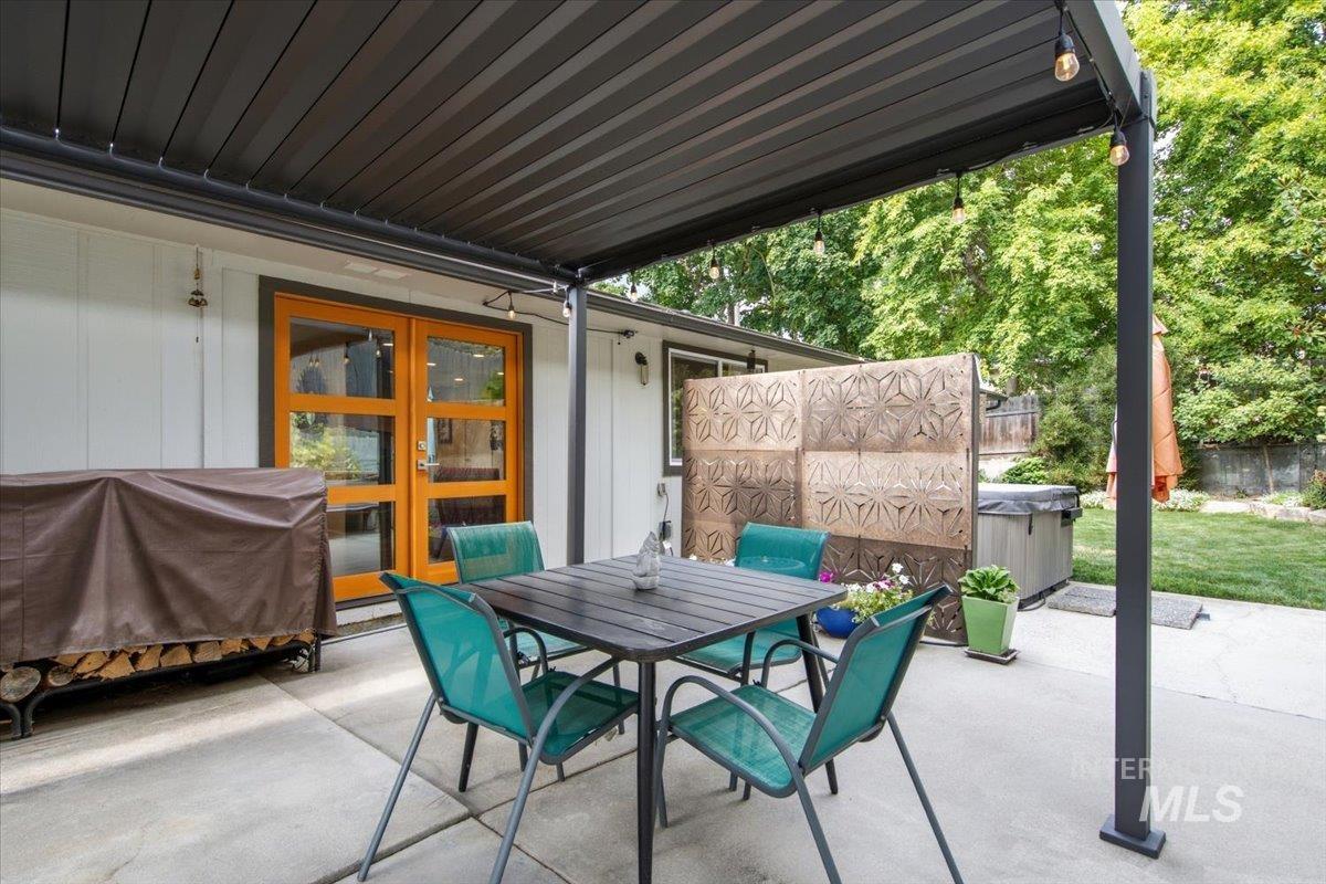 3225 N 27th, Boise, Idaho 83702, 3 Bedrooms, 2 Bathrooms, Residential For Sale, Price $700,000, 98998836