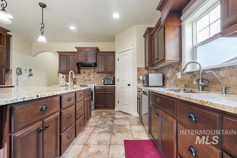 530 Syringa Falls Ct, Fruitland, Idaho 83619, 6 Bedrooms, 3 Bathrooms, Residential For Sale, Price $699,900,MLS 98998841