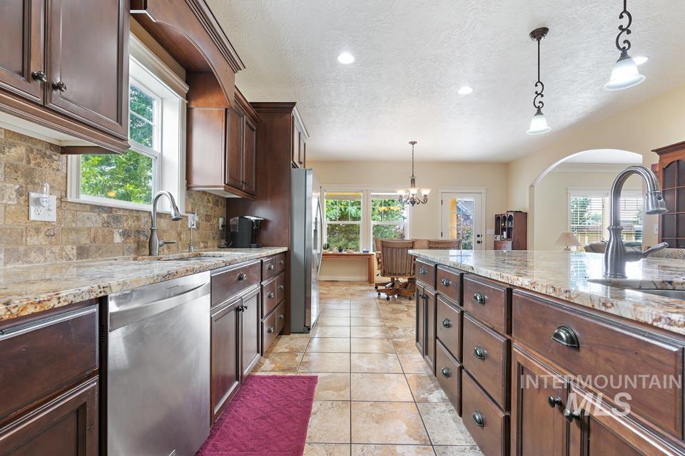 530 Syringa Falls Ct, Fruitland, Idaho 83619, 6 Bedrooms, 3 Bathrooms, Residential For Sale, Price $699,900,MLS 98998841