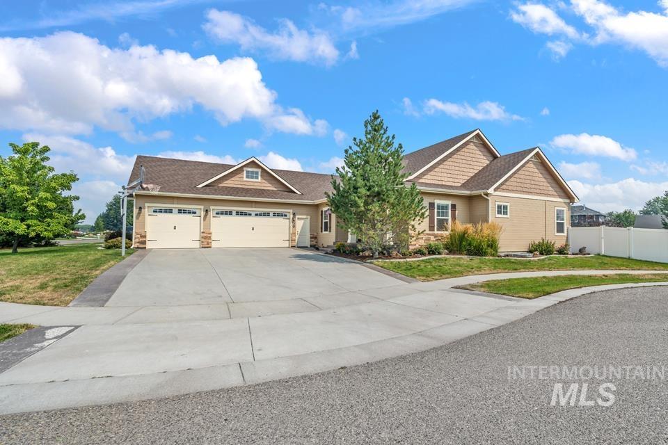 530 Syringa Falls Ct, Fruitland, Idaho 83619, 6 Bedrooms, 3 Bathrooms, Residential For Sale, Price $699,900,MLS 98998841