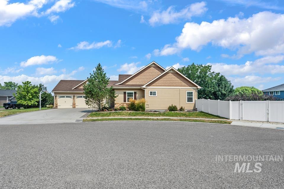 530 Syringa Falls Ct, Fruitland, Idaho 83619, 6 Bedrooms, 3 Bathrooms, Residential For Sale, Price $699,900,MLS 98998841