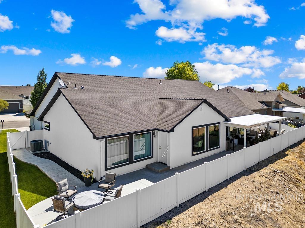 3707 S Edgeview Dr, Nampa, Idaho 83686, 3 Bedrooms, 2.5 Bathrooms, Residential For Sale, Price $599,000, 98998844