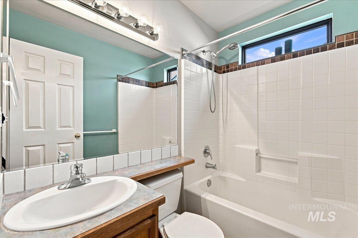 7766 Arlington Dr, Nampa, Idaho 83687, 3 Bedrooms, 2 Bathrooms, Residential For Sale, Price $459,000, 98998845