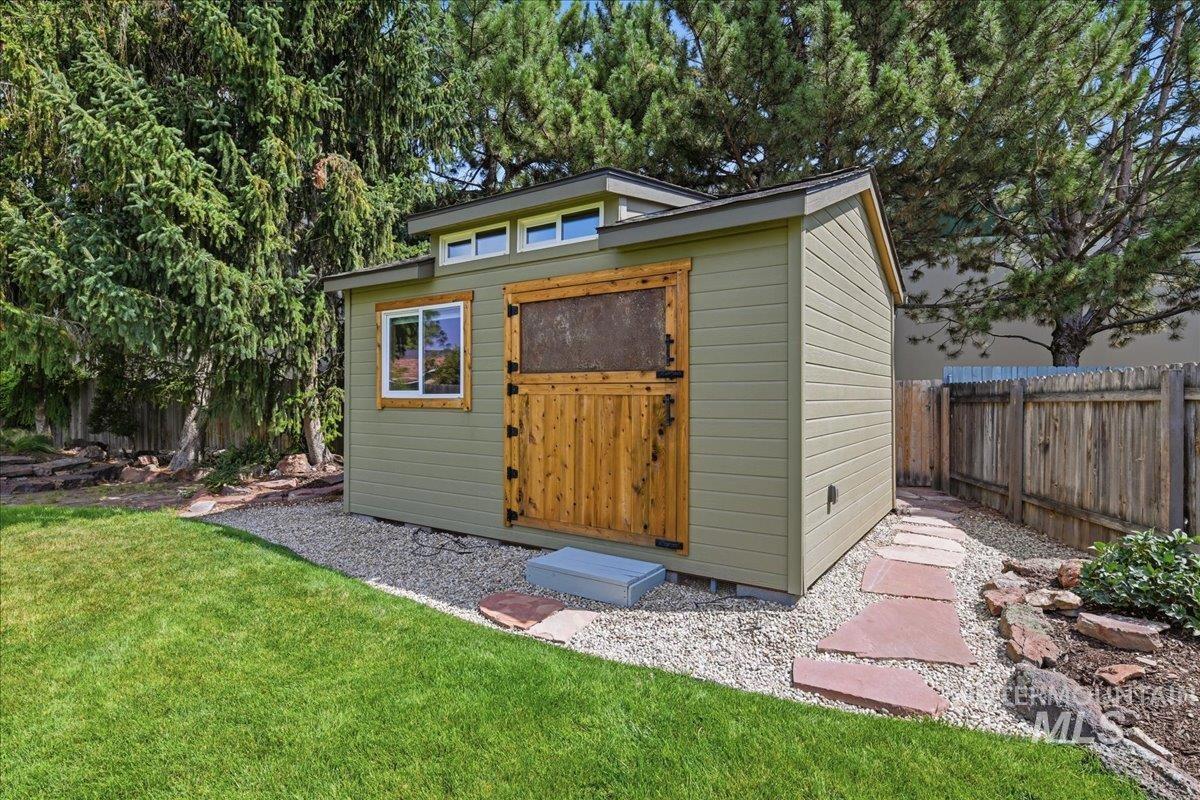 7766 Arlington Dr, Nampa, Idaho 83687, 3 Bedrooms, 2 Bathrooms, Residential For Sale, Price $459,000, 98998845