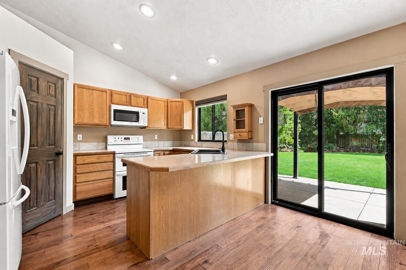 7766 Arlington Dr, Nampa, Idaho 83687, 3 Bedrooms, 2 Bathrooms, Residential For Sale, Price $459,000, 98998845