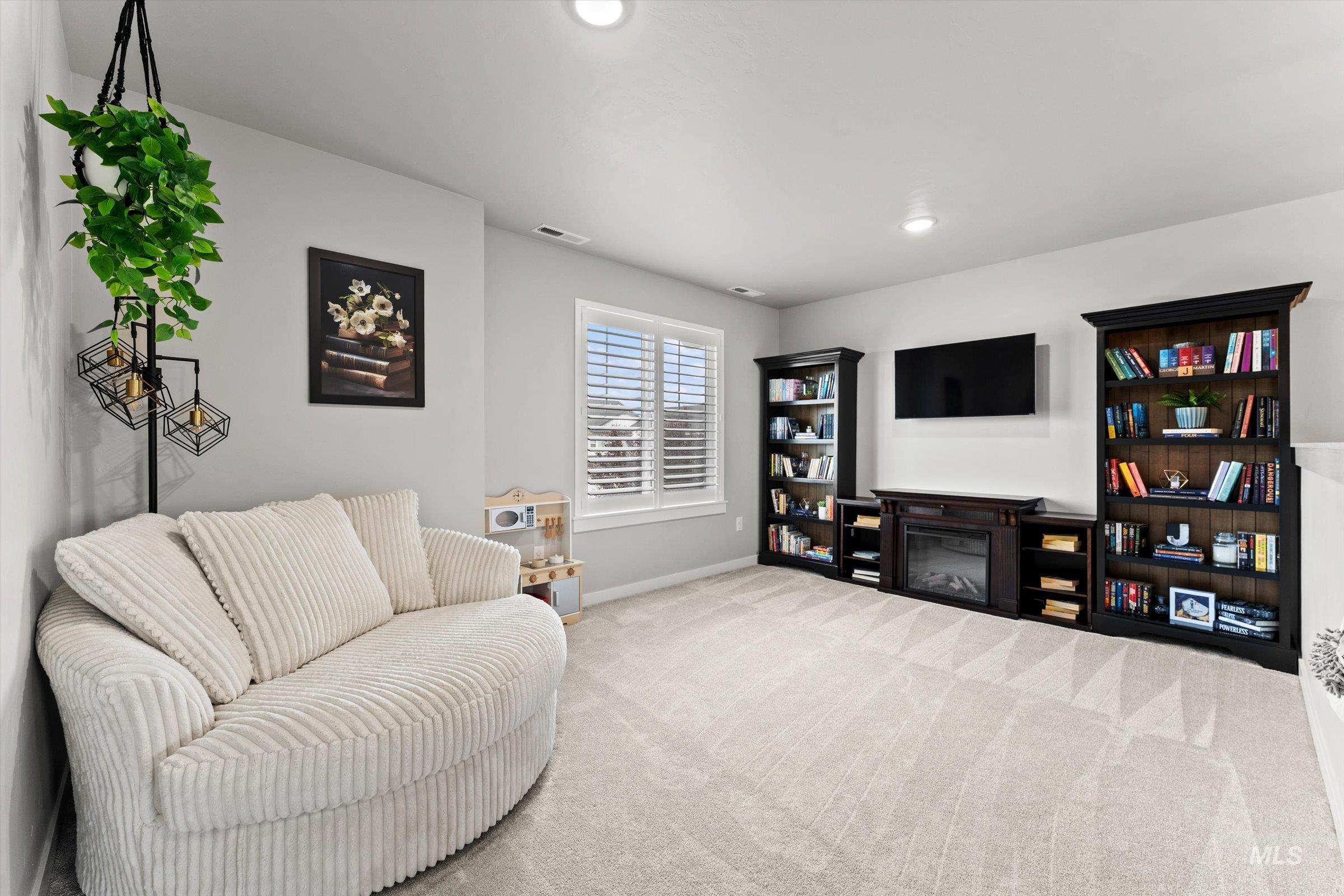 7087 W Plateau Creek St, Meridian, Idaho 83646, 5 Bedrooms, 2.5 Bathrooms, Residential For Sale, Price $599,000, 98998846