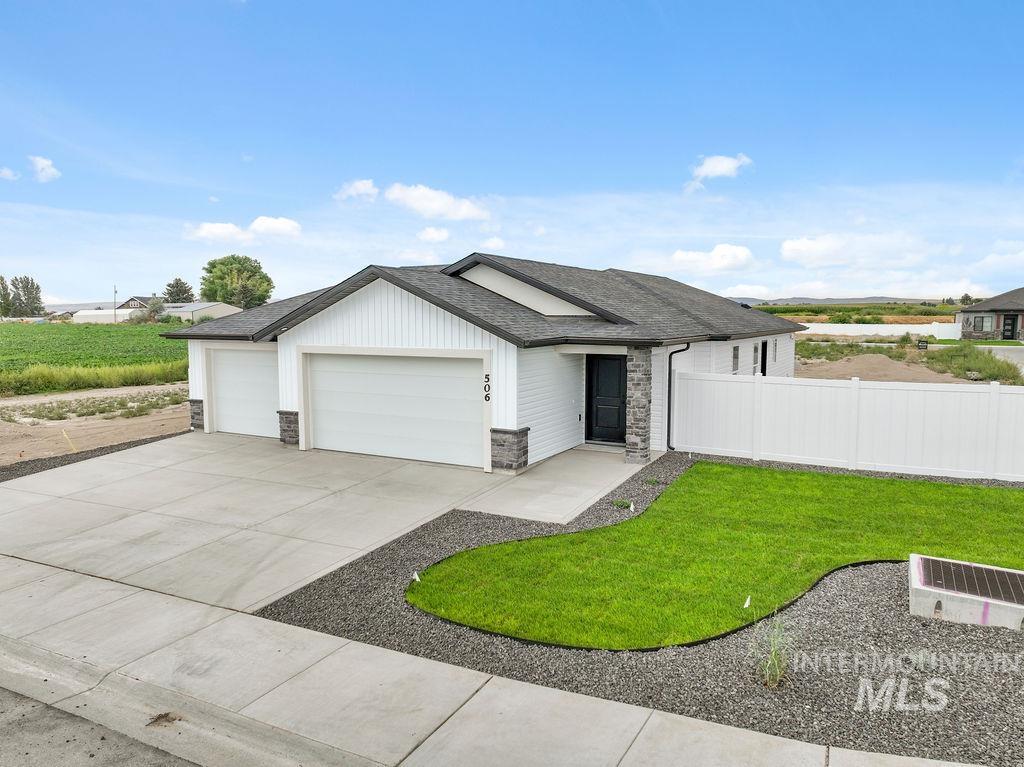 506 Durango Rd, Twin Falls, Idaho 83301, 3 Bedrooms, 2 Bathrooms, Residential For Sale, Price $388,476,MLS 98998847