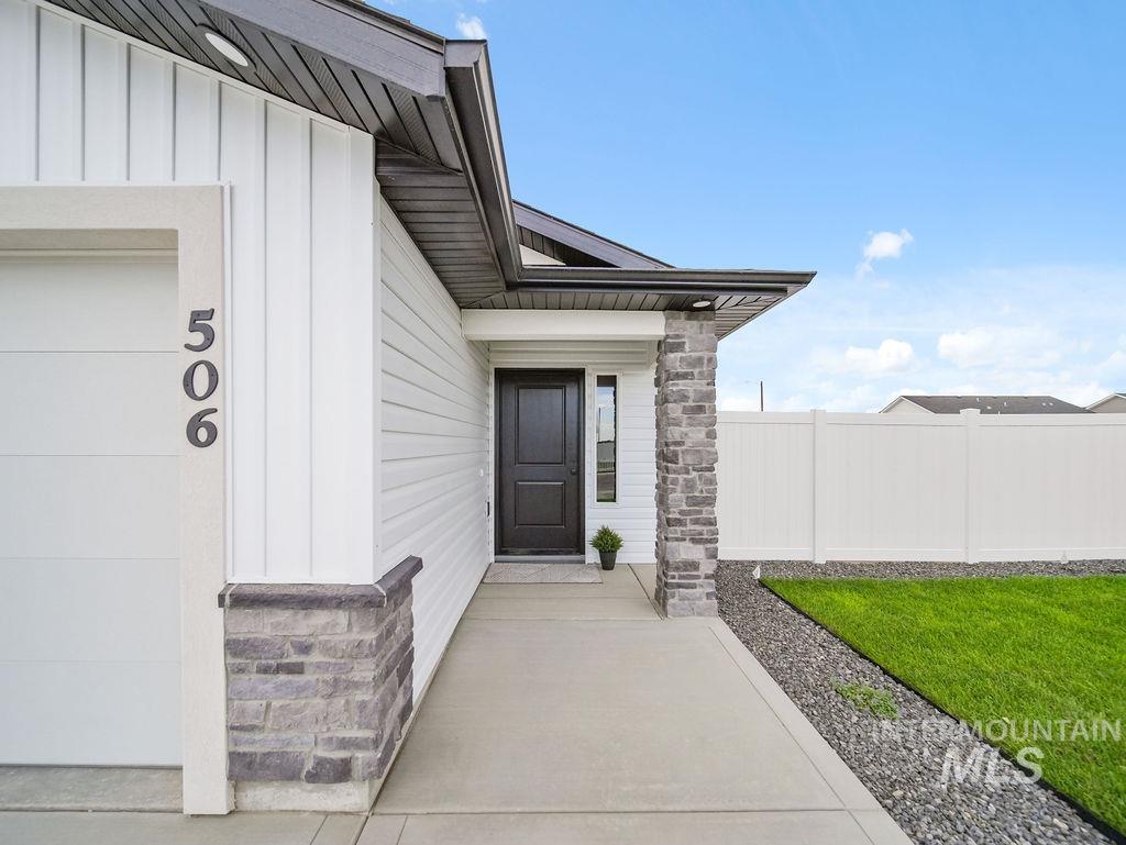 506 Durango Rd, Twin Falls, Idaho 83301, 3 Bedrooms, 2 Bathrooms, Residential For Sale, Price $388,476,MLS 98998847