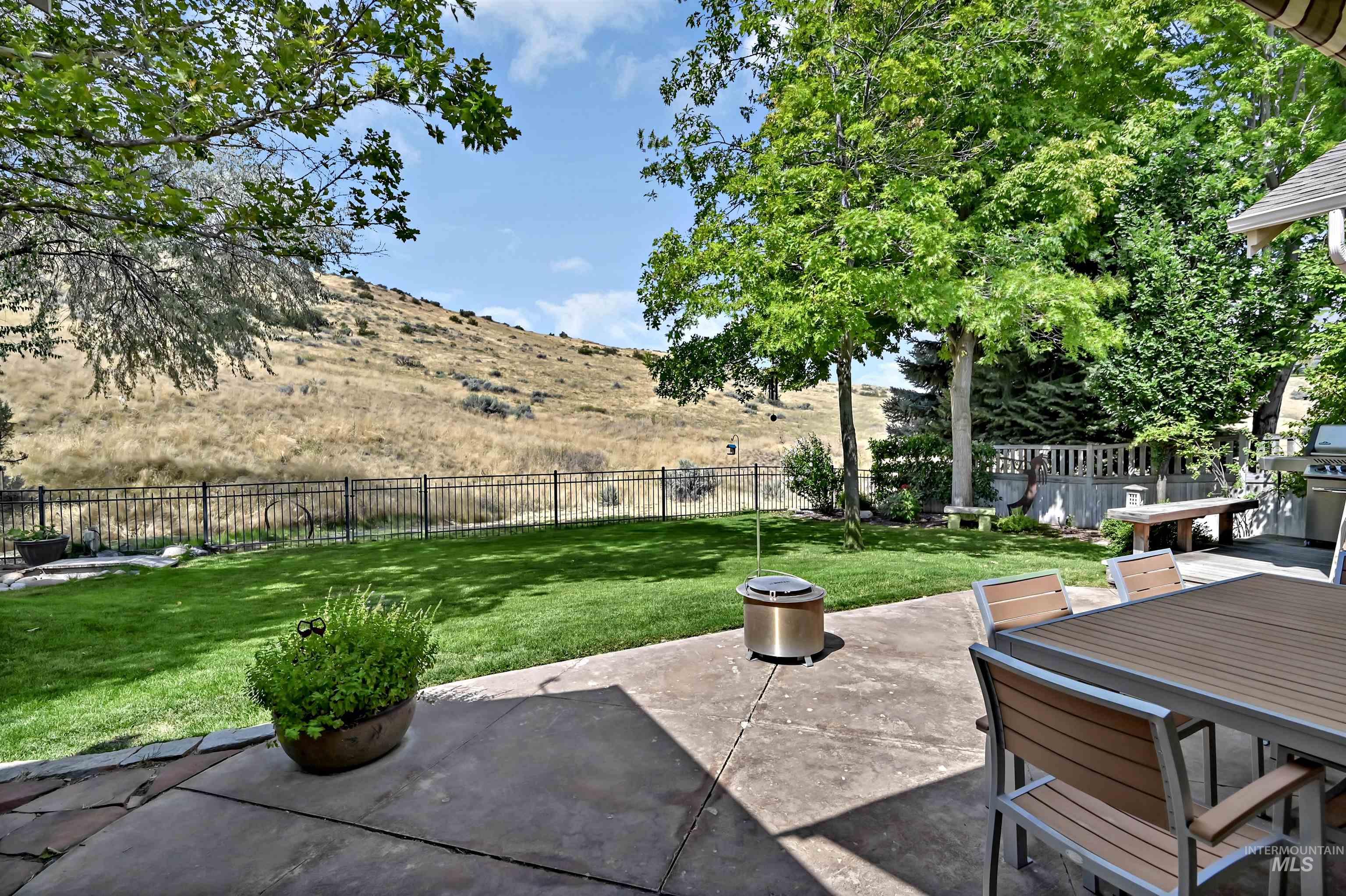 11861 N Humphreys Way, Boise, Idaho 83714, 3 Bedrooms, 2 Bathrooms, Residential For Sale, Price $842,000,MLS 98998849