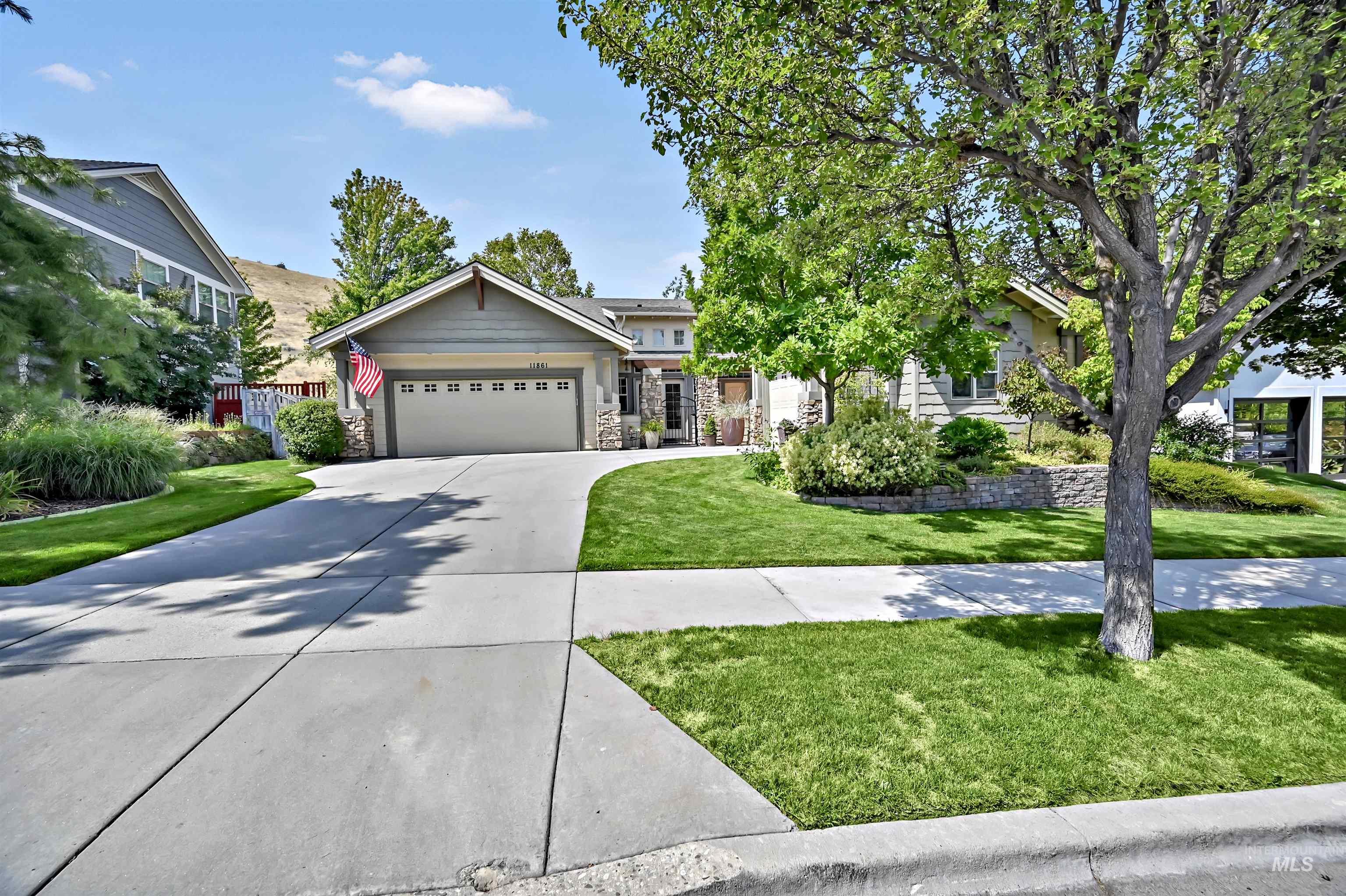 11861 N Humphreys Way, Boise, Idaho 83714, 3 Bedrooms, 2 Bathrooms, Residential For Sale, Price $842,000,MLS 98998849