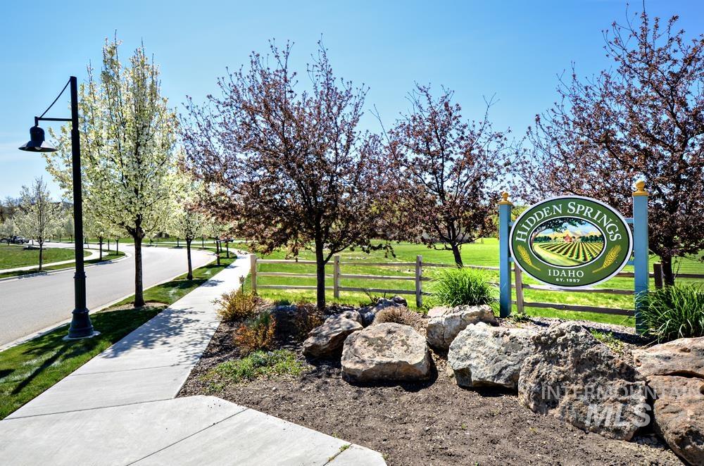 11861 N Humphreys Way, Boise, Idaho 83714, 3 Bedrooms, 2 Bathrooms, Residential For Sale, Price $842,000,MLS 98998849