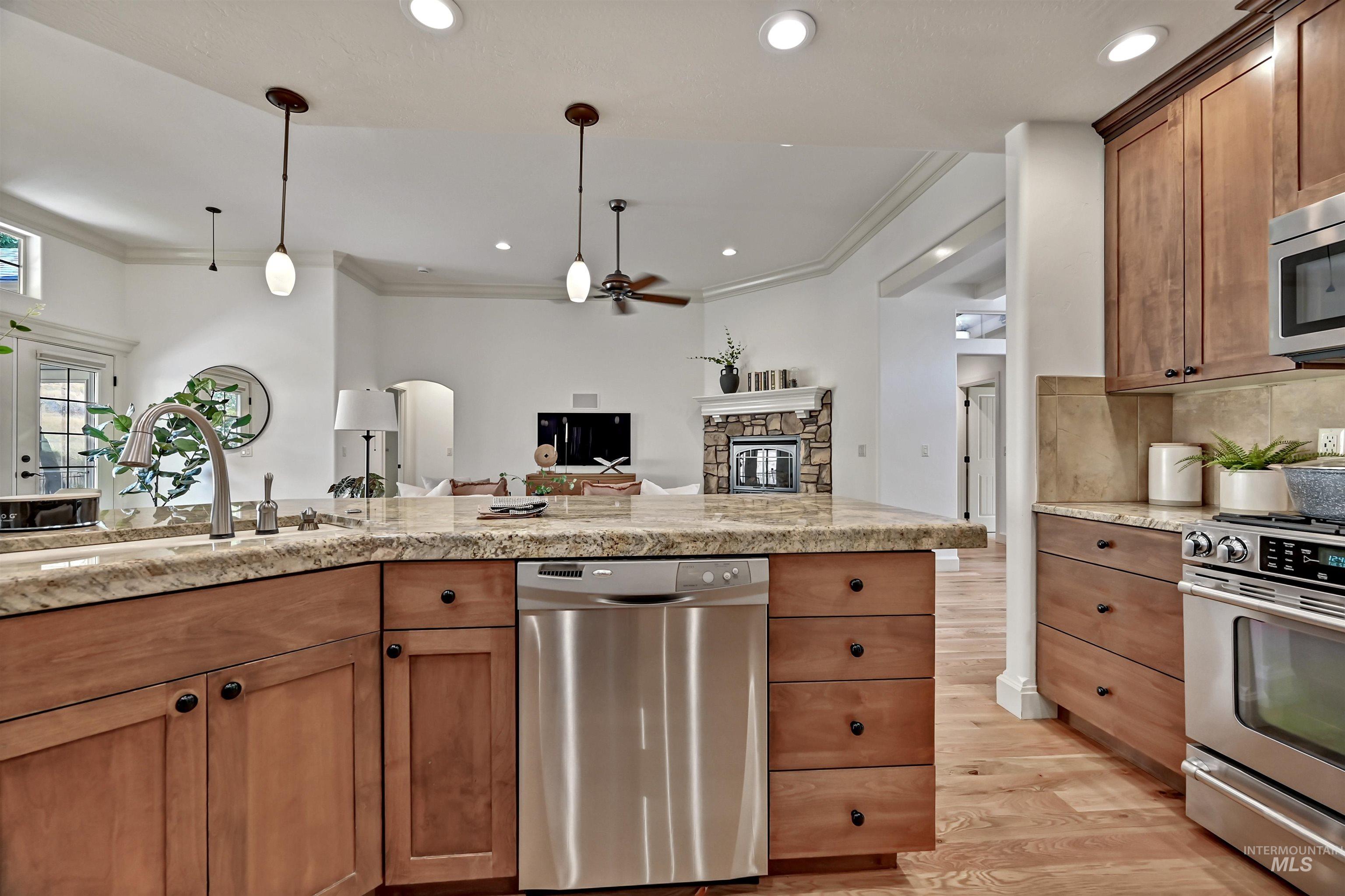 11861 N Humphreys Way, Boise, Idaho 83714, 3 Bedrooms, 2 Bathrooms, Residential For Sale, Price $842,000,MLS 98998849