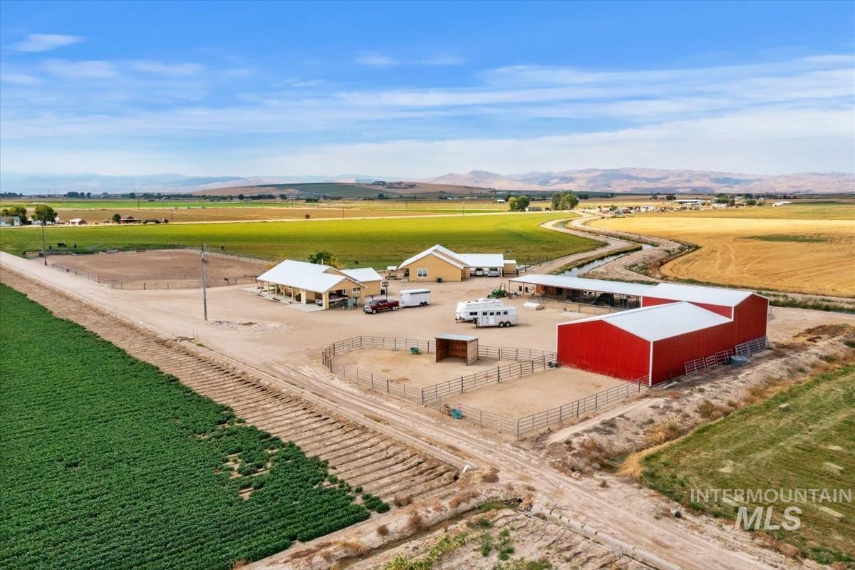 8018 Stage Coach Rd, Melba, Idaho 83641, 2 Bedrooms, 2.5 Bathrooms, Residential For Sale, Price $1,425,000,MLS 98998850