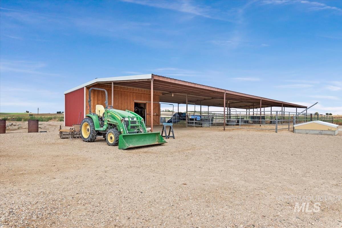 8018 Stage Coach Rd, Melba, Idaho 83641, 2 Bedrooms, 2.5 Bathrooms, Residential For Sale, Price $1,425,000,MLS 98998850