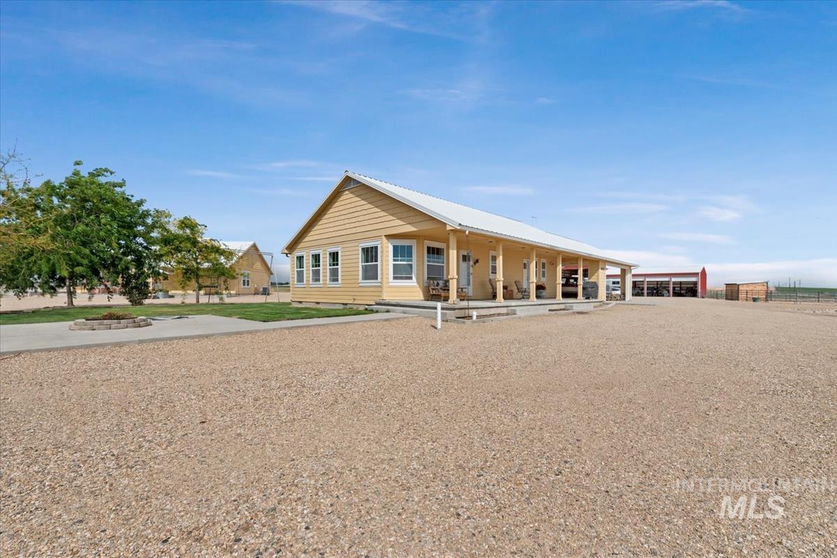 8018 Stage Coach Rd, Melba, Idaho 83641, 2 Bedrooms, 2.5 Bathrooms, Residential For Sale, Price $1,425,000,MLS 98998850
